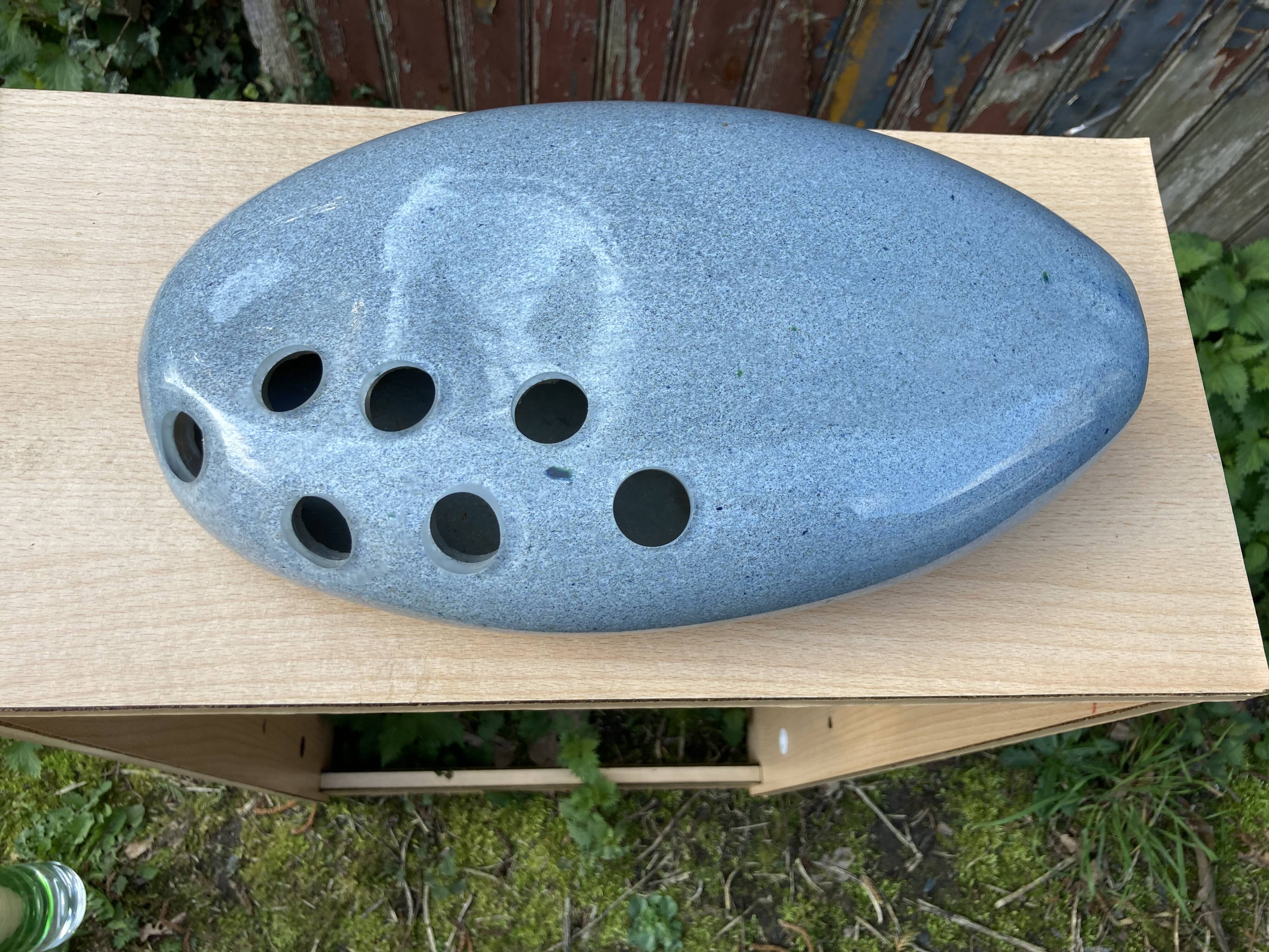 Pique glass flowers, hick double glass paste in the shape of a pebble