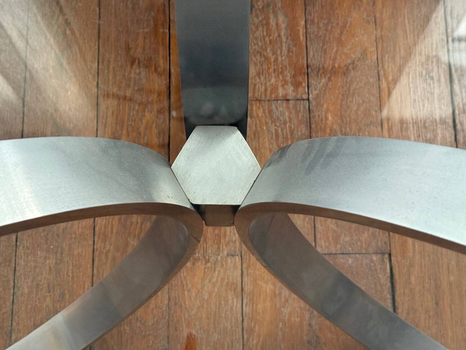 Table ronde en verre et acier, années 70
