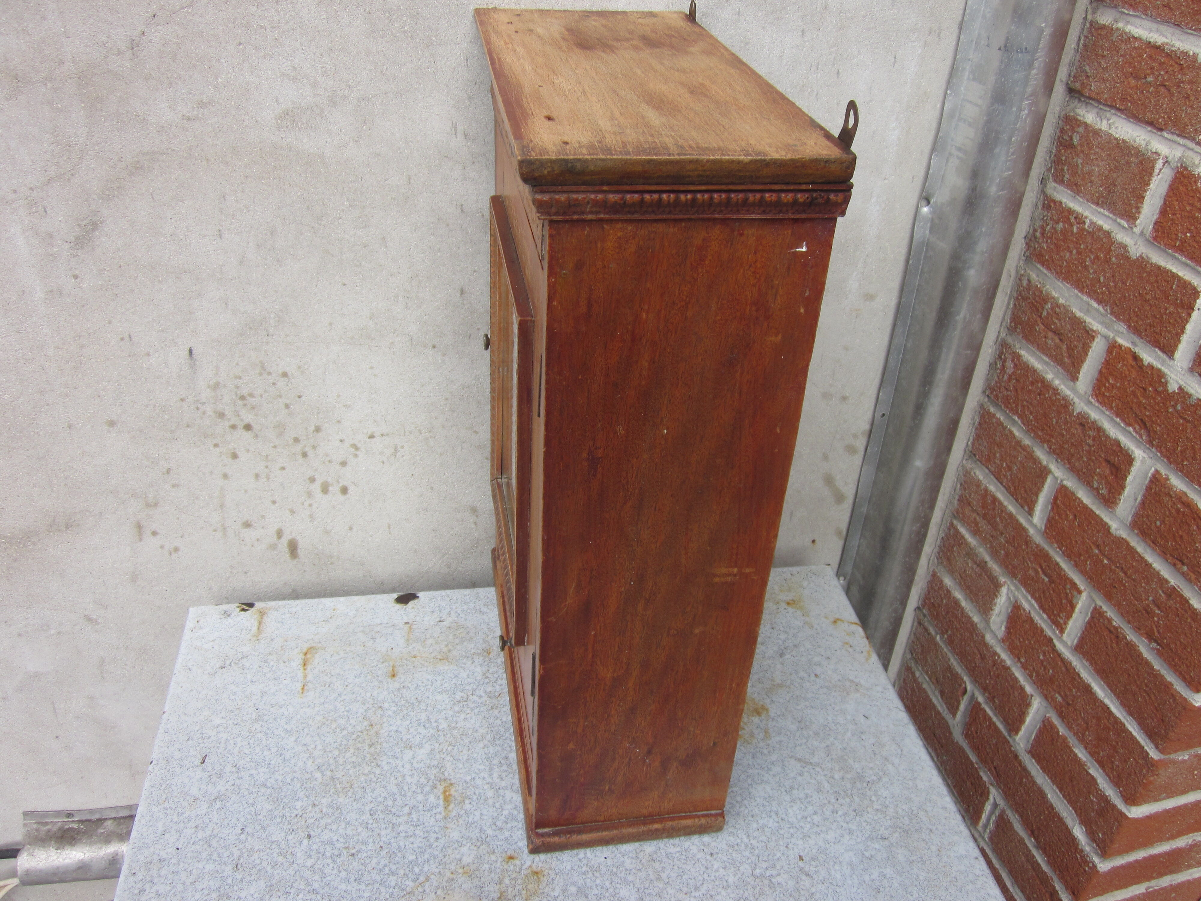 30, 40 years toilet wardrone