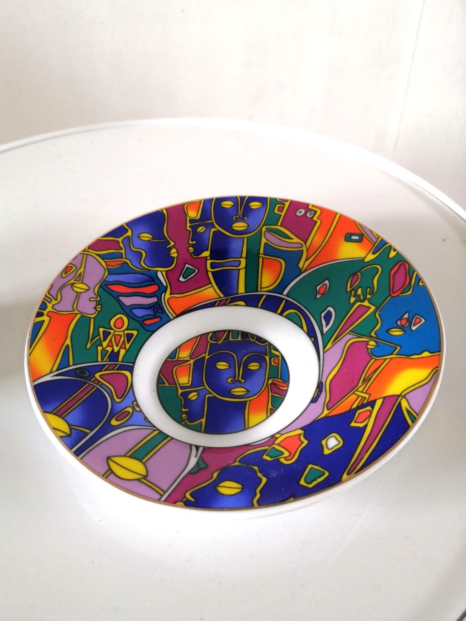 So French design saucer, décor of the Galion