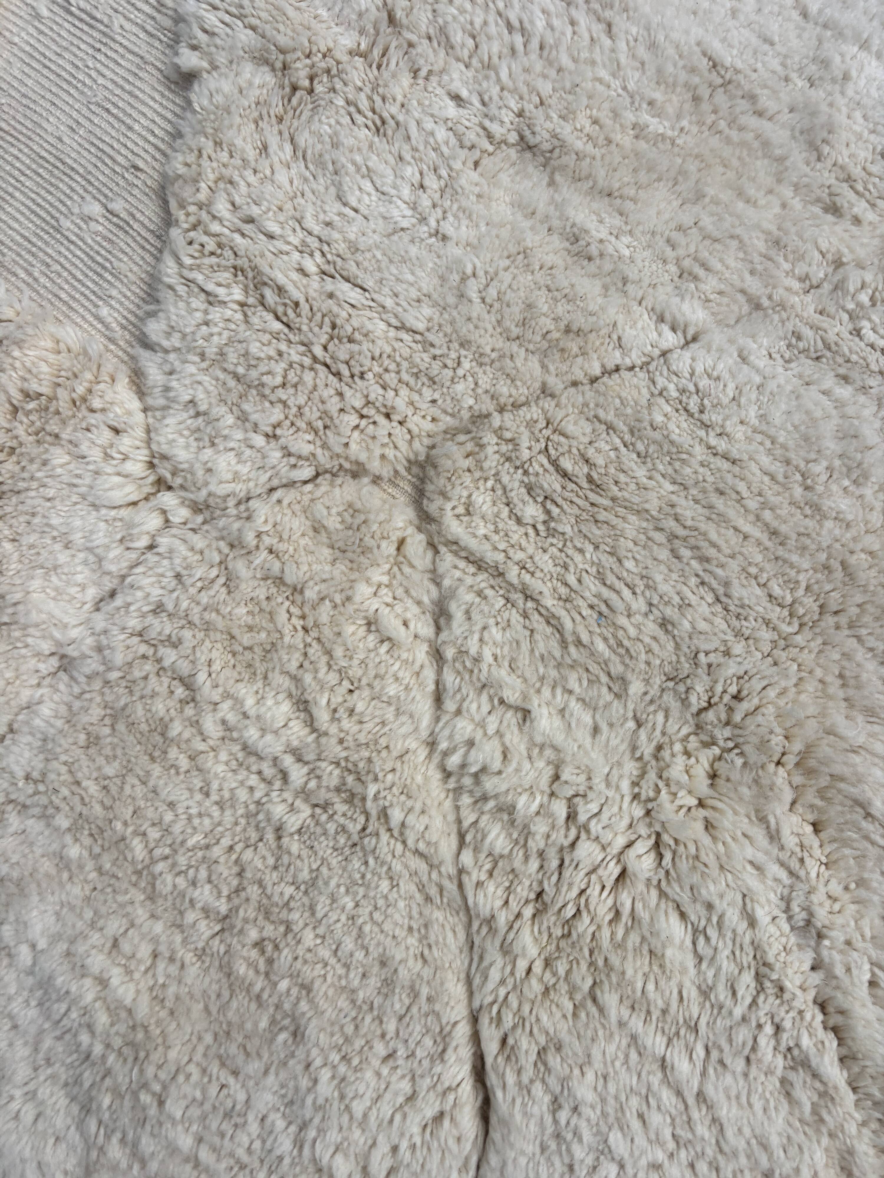 White Moroccan shaggy wool rug