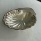 Vide-poche coquille en métal argenté – plat décoratif coquillage vintage