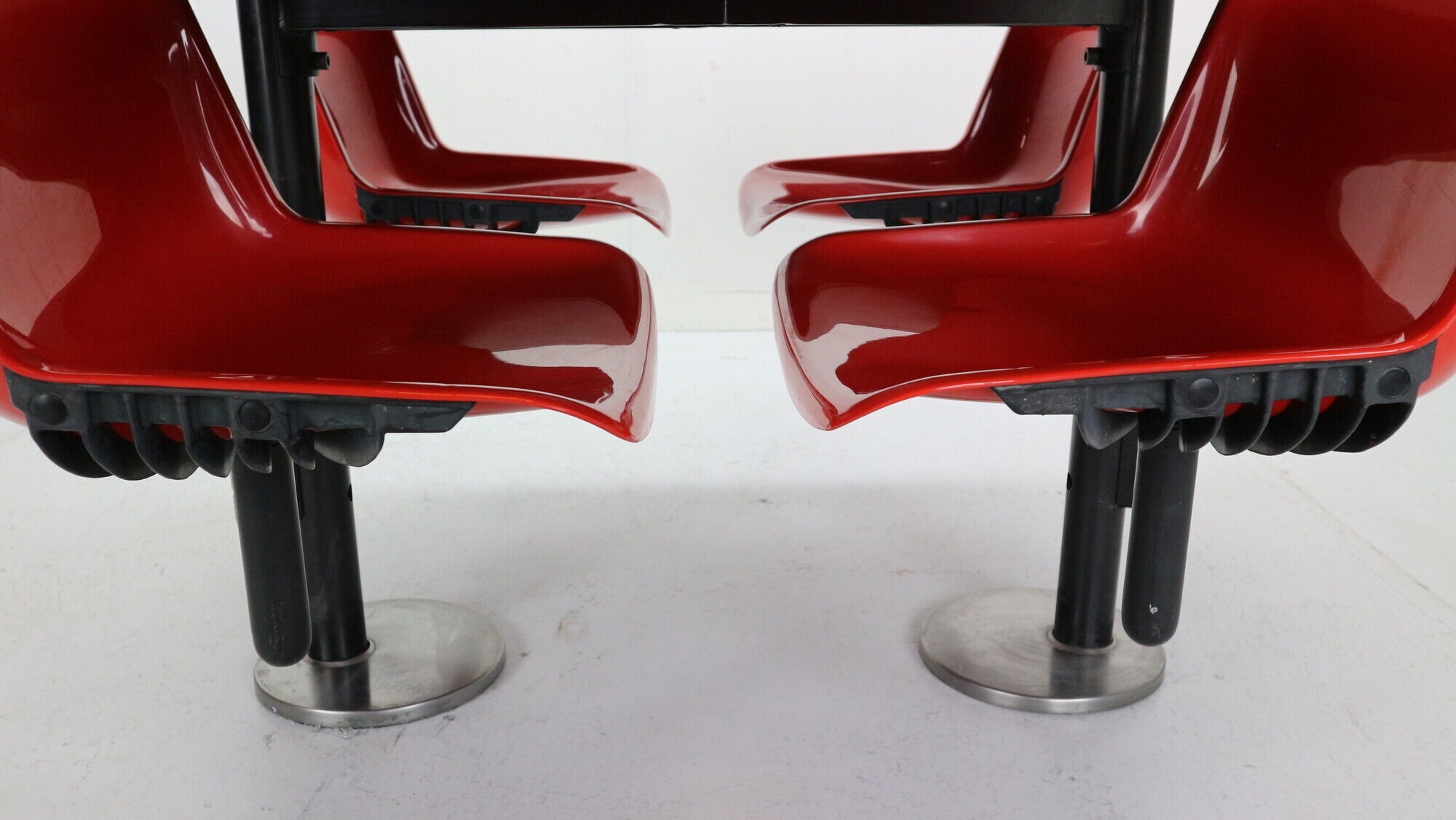 Osvaldo Borsani contemporary table and 4 build in chairs for Tecno, 1970s