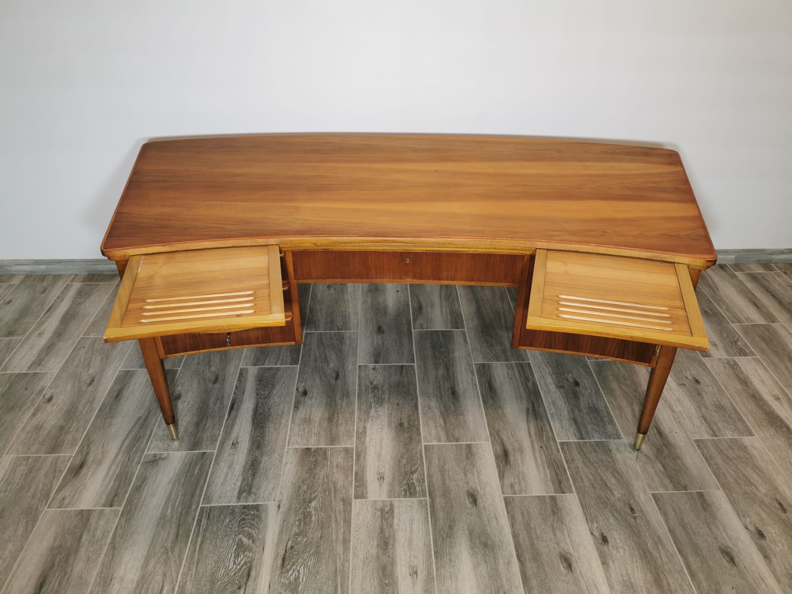 Bureau du milieu du siècle