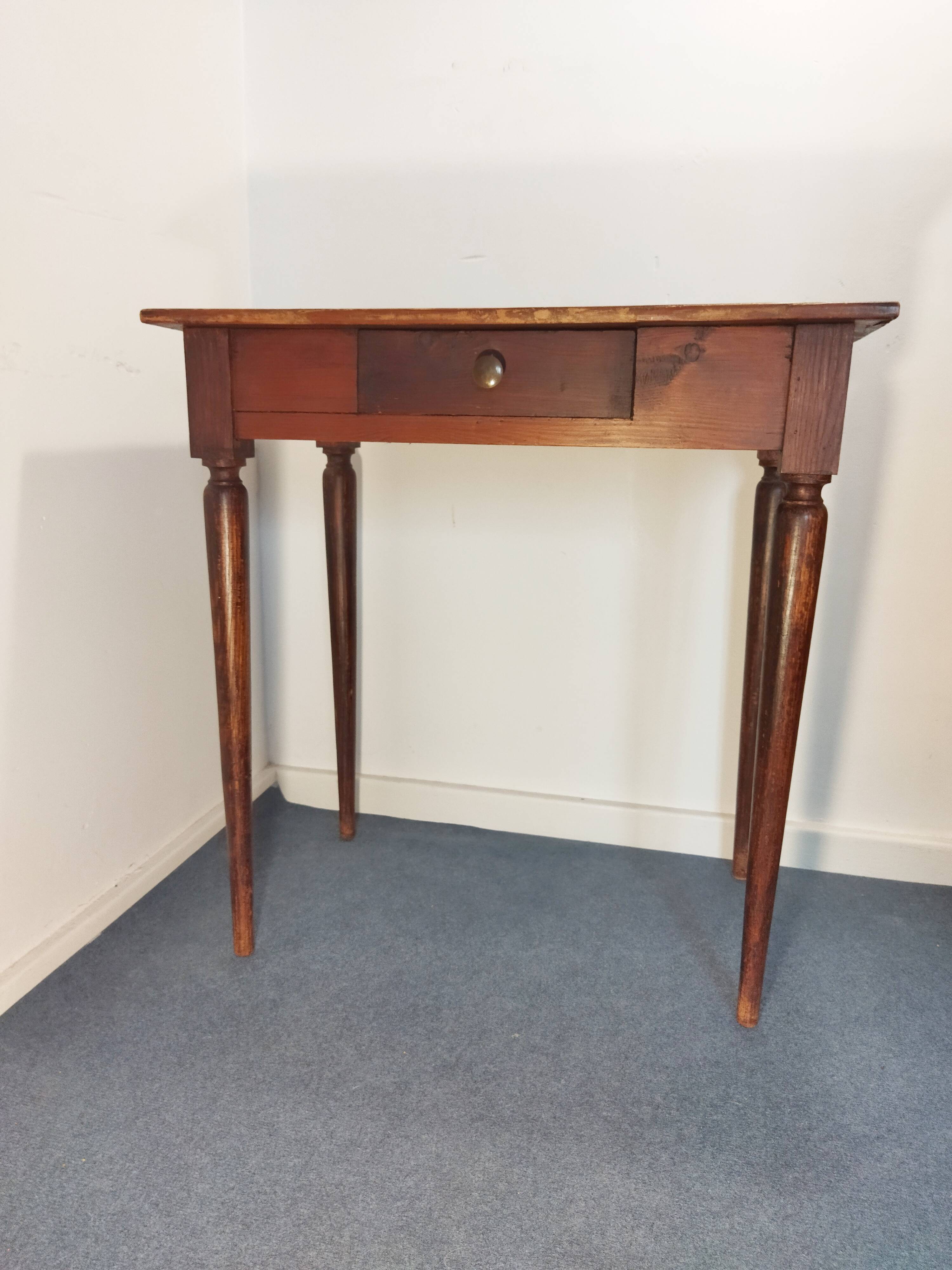 Desktop foot spindles