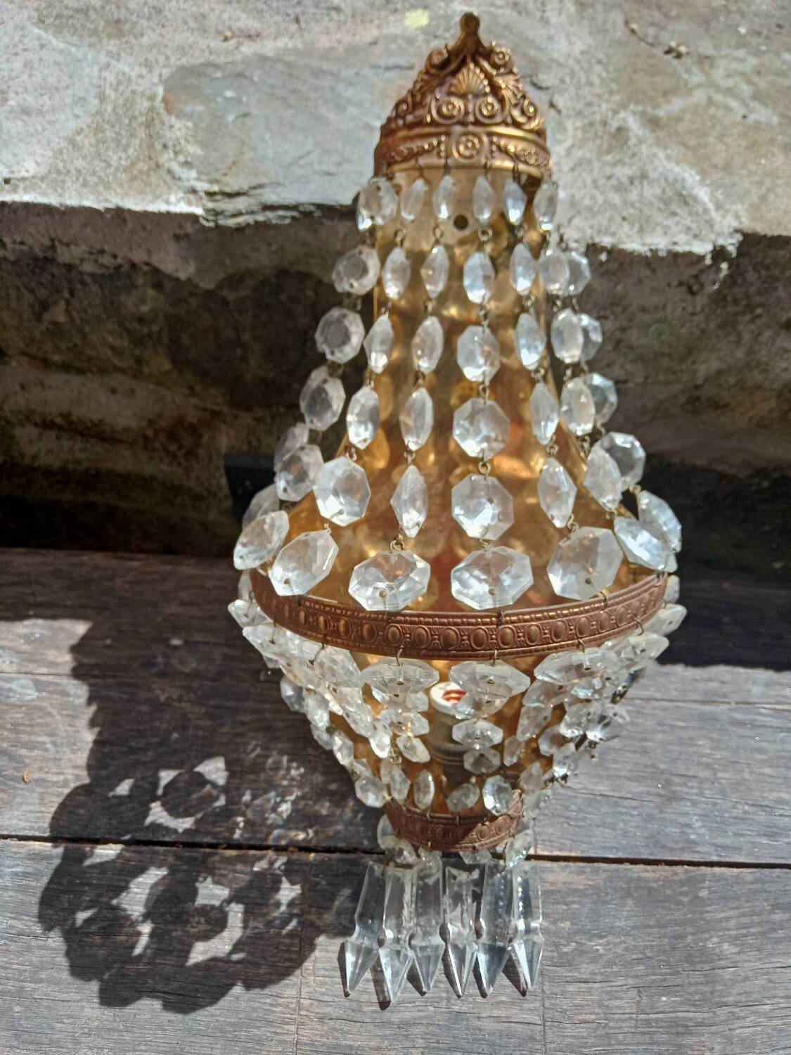 Balloon wall lamp with tassels