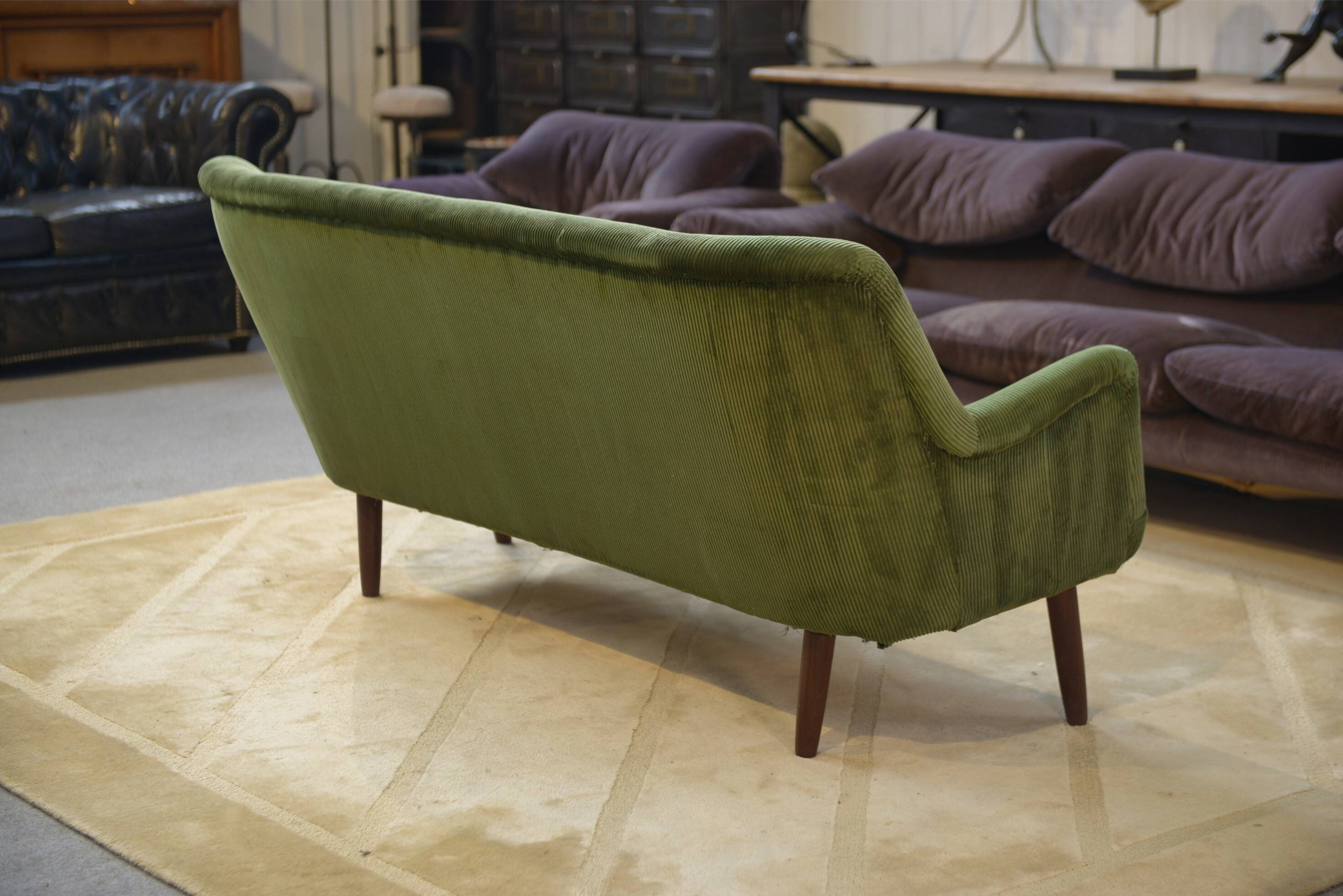 Green velvet canapé 1960s
