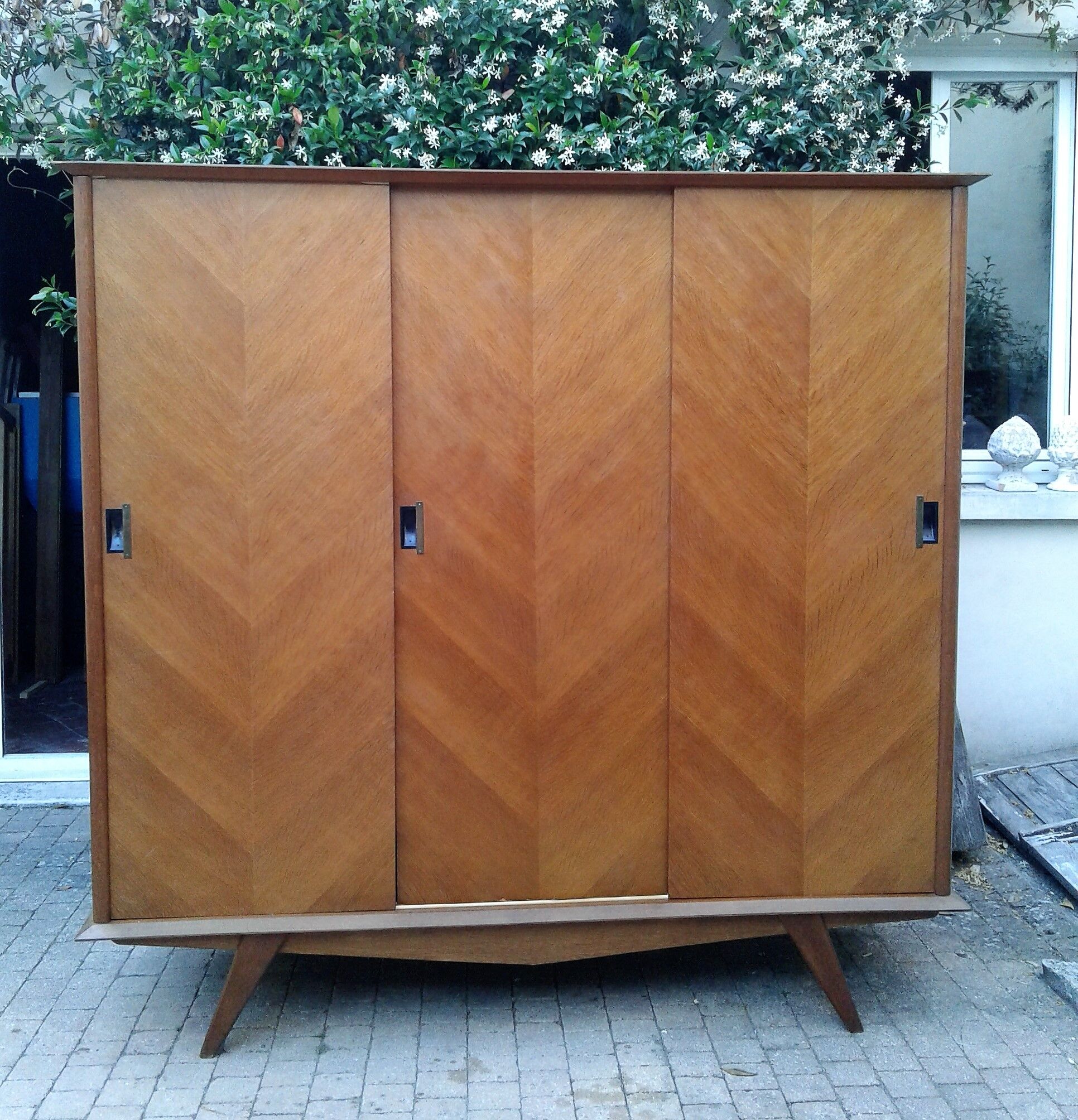 Wardrobe 3 doors sliding vintage feet compass