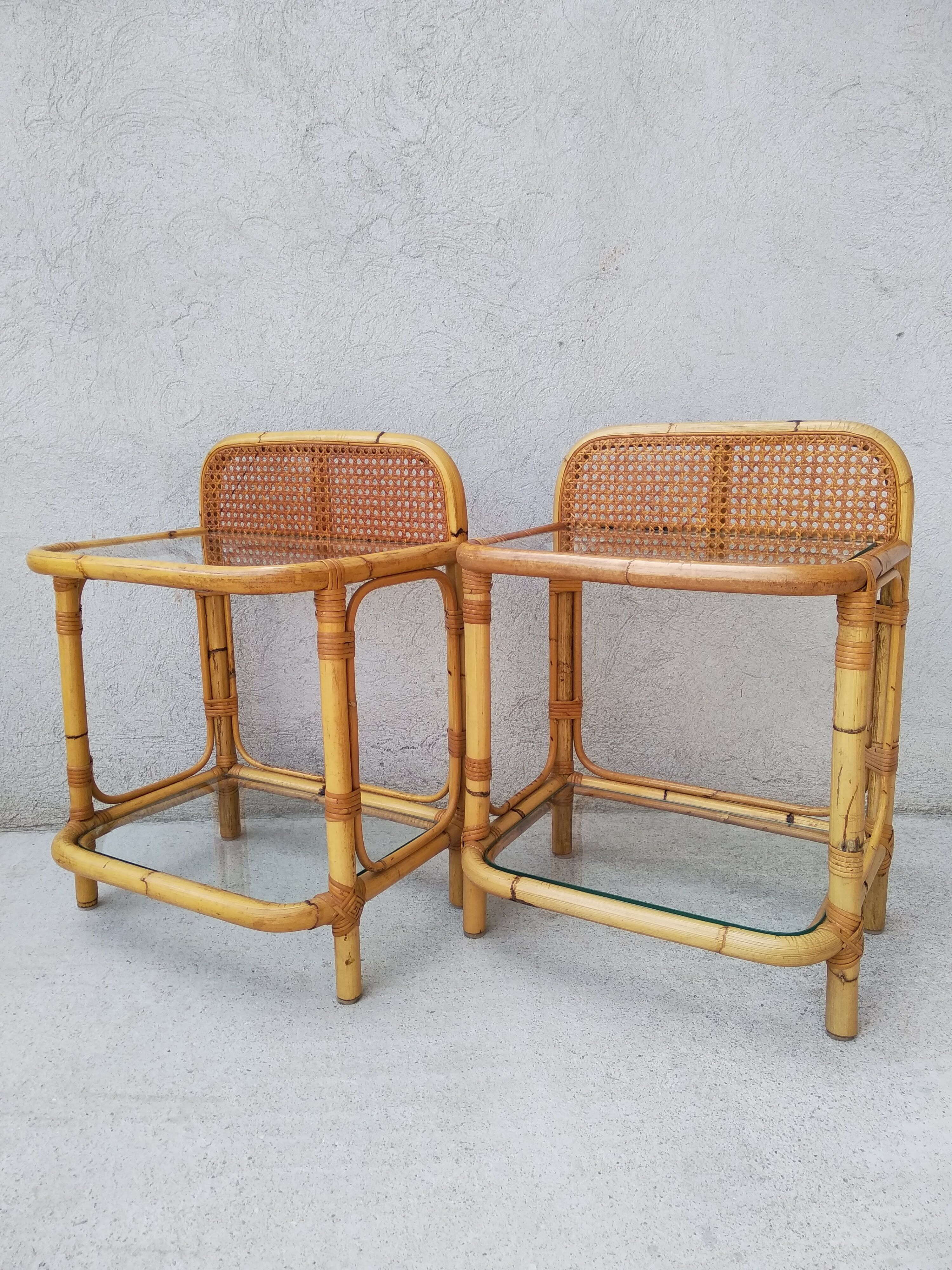 Paire de chevets vintage rotin et verre