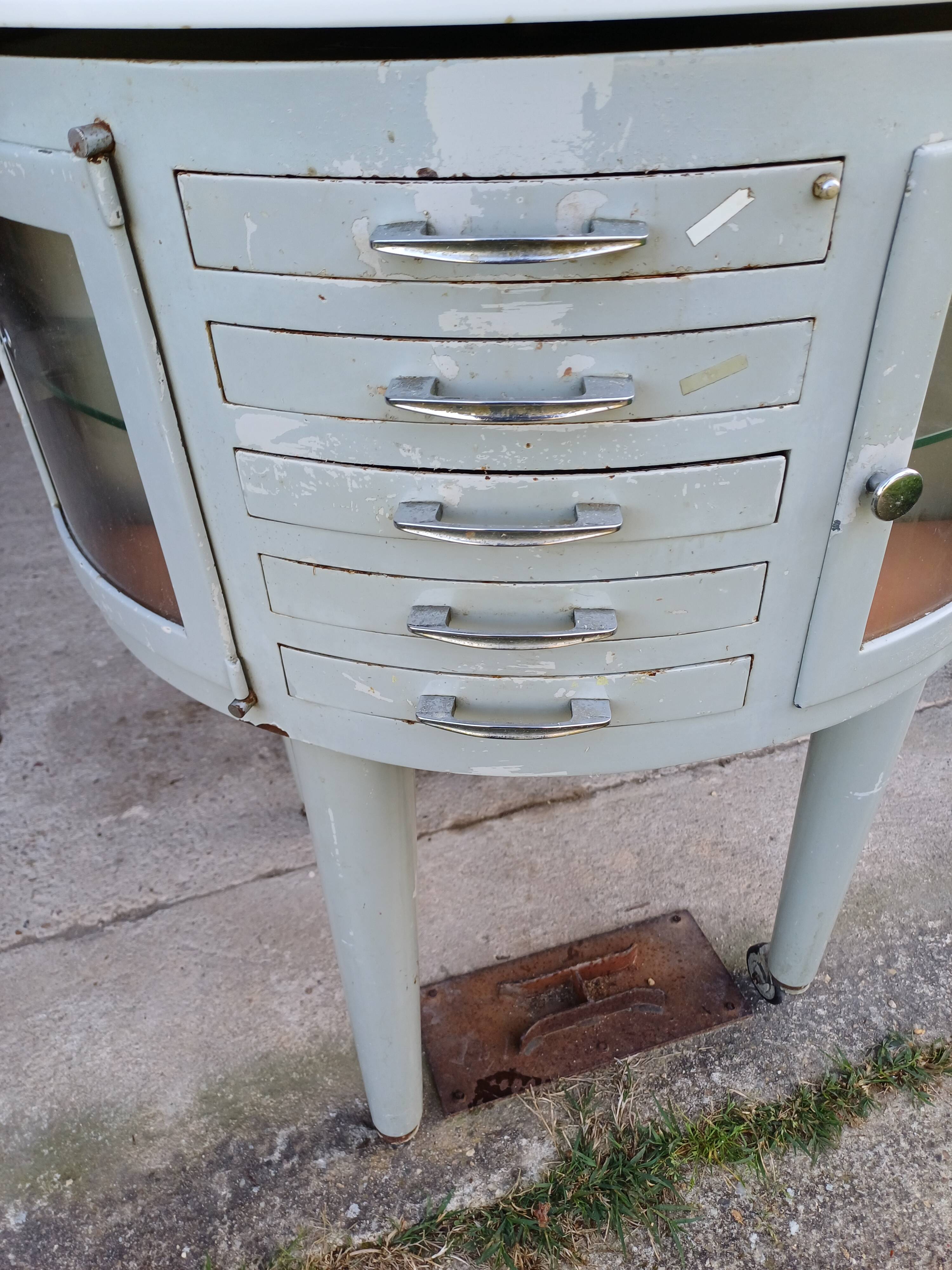 Girator dentist furniture from the 1950s