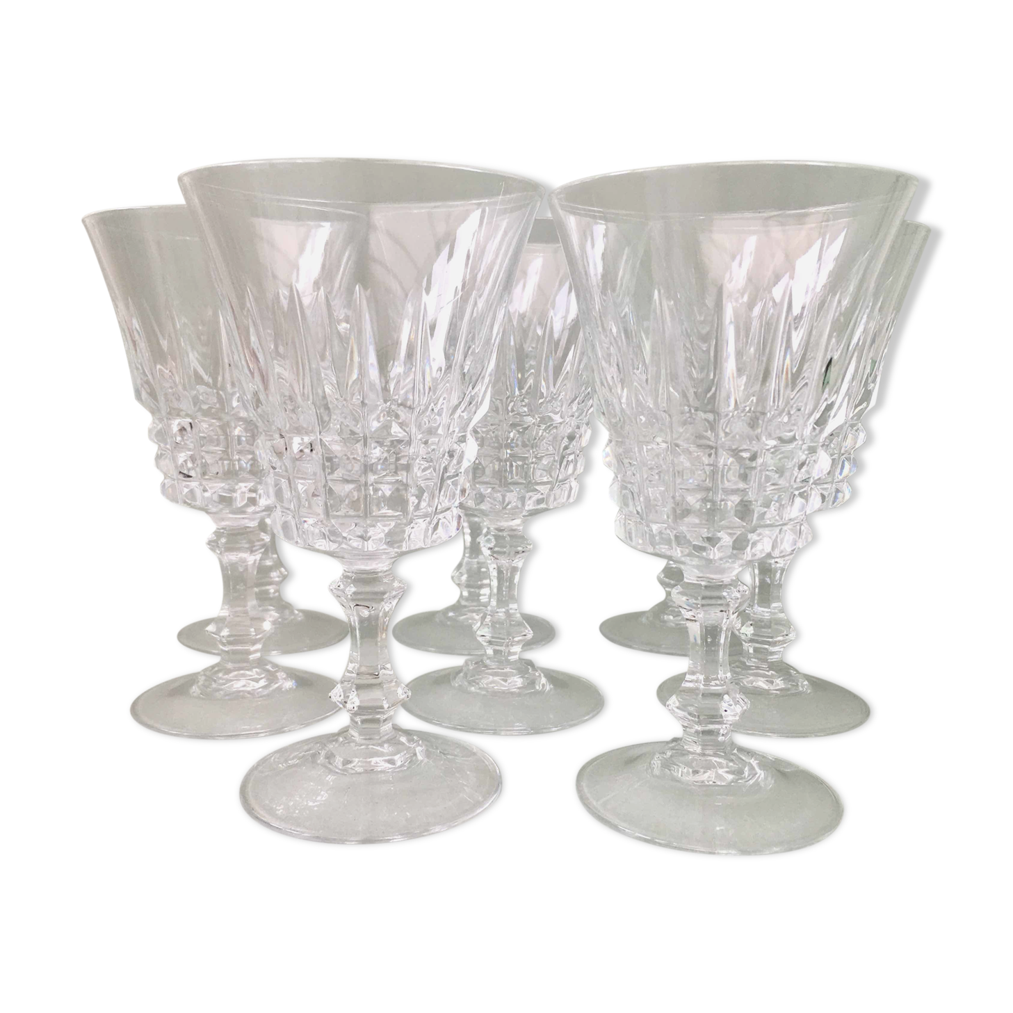 8 verres à vin en cristal taillé