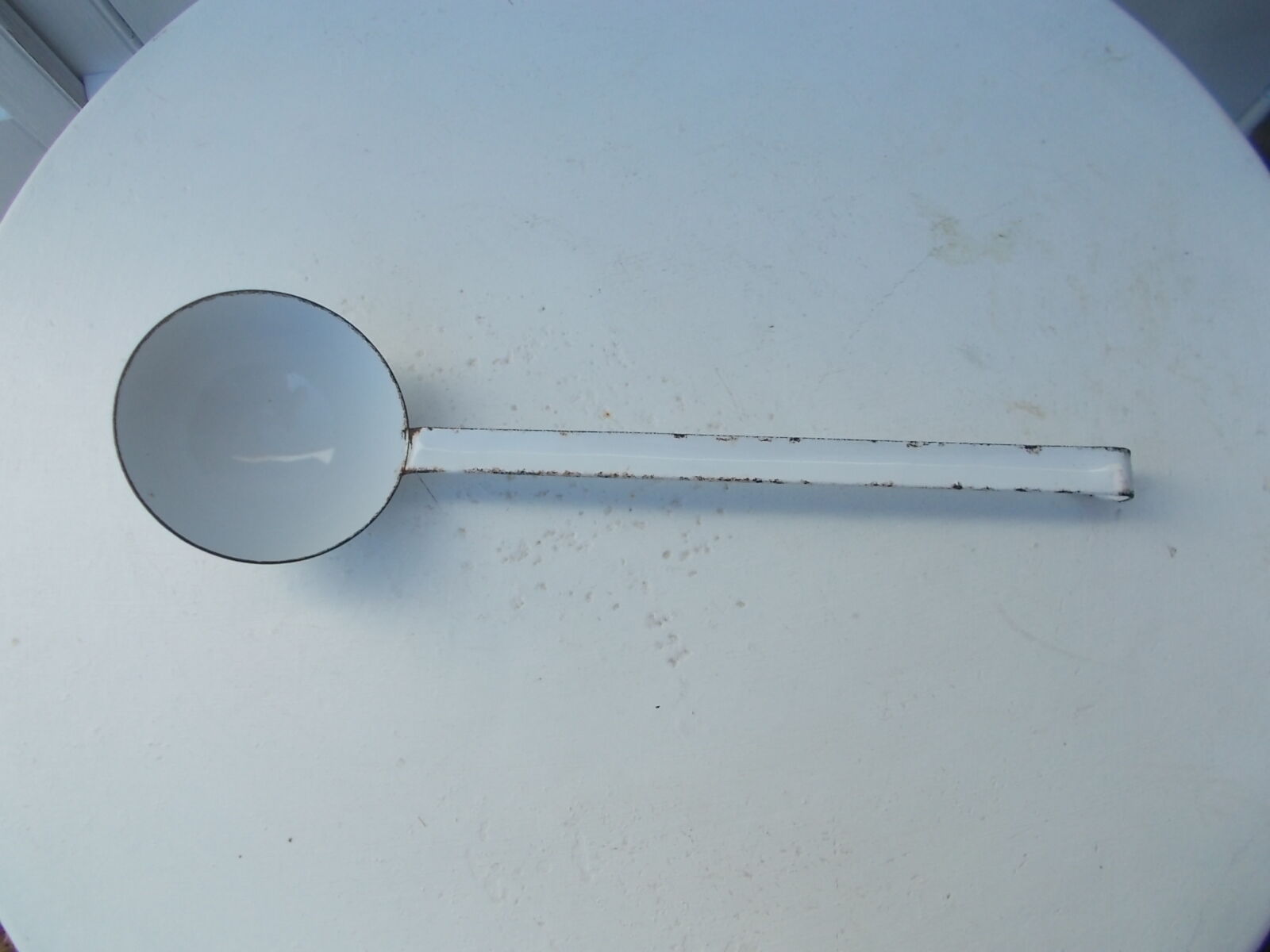 Louche émaillée blanche vintage