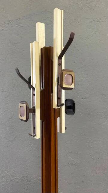 Porte-manteau en bois et acier inoxydable des années 1960 par Carlo De Carli pour FIARM.