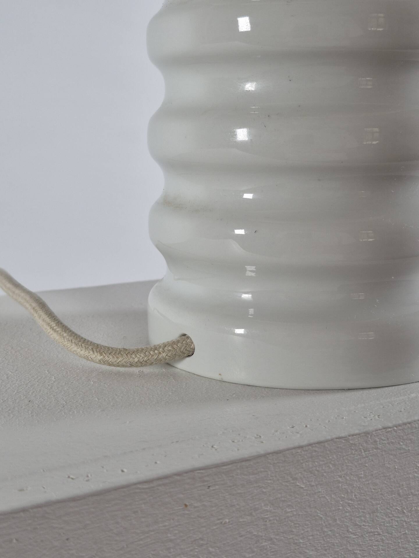 Lampe de table en porcelaine vintage des années 1970 GDR.