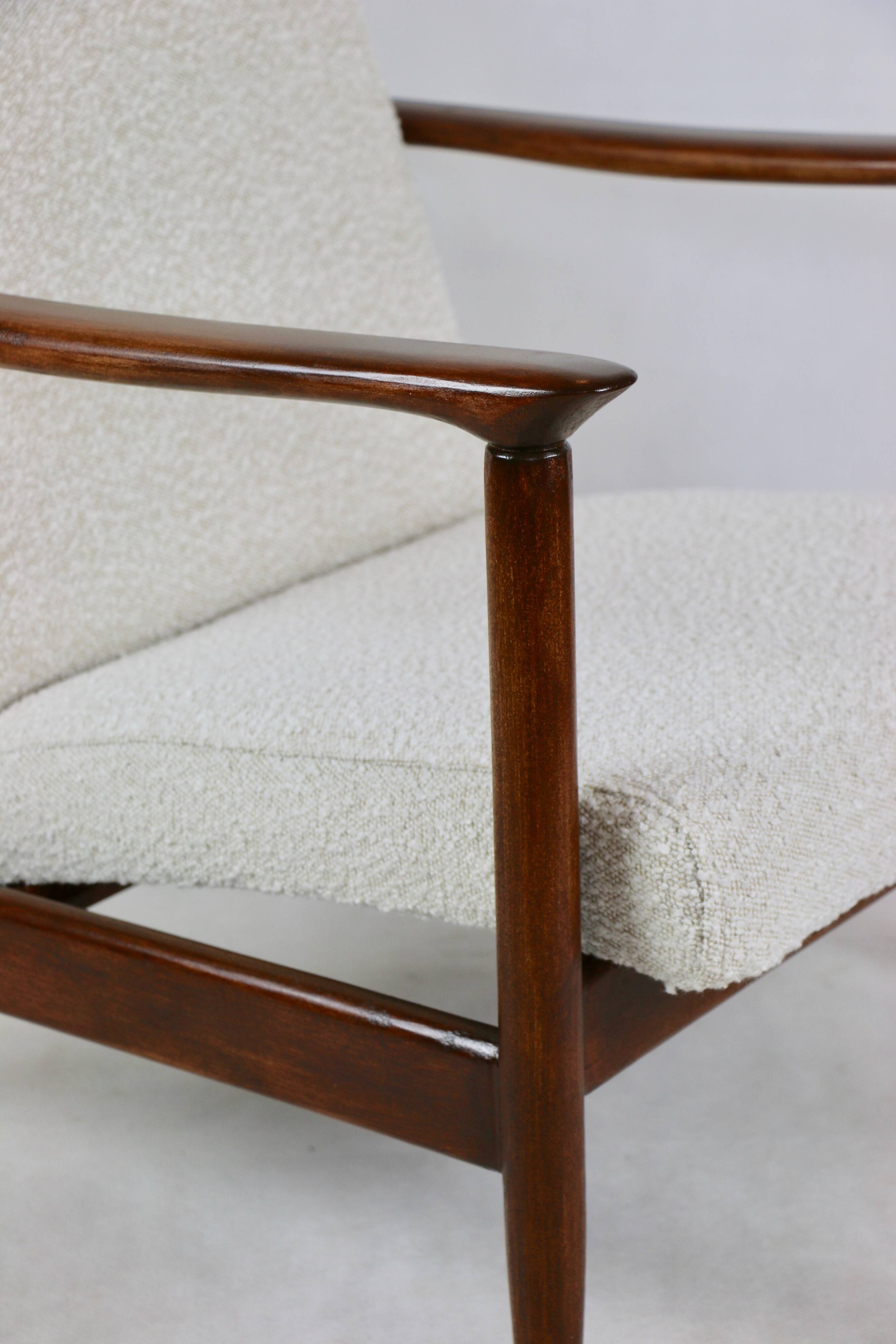 Fauteuil Boucle GFM-142 en ivoire blanc attribué à Edmund Homa, années 1970