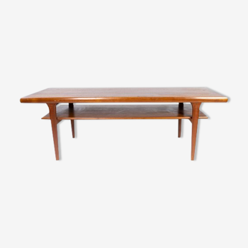 Table basse avec étagère en teck de design danois des années 1960.