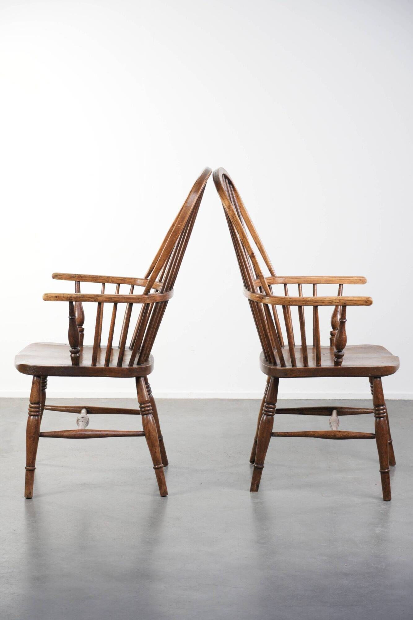 ensemble de deux chaises stickback Windsor anglaises antiques du 19e siècle