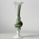 Vase soliflore opaline vert et blanc.
