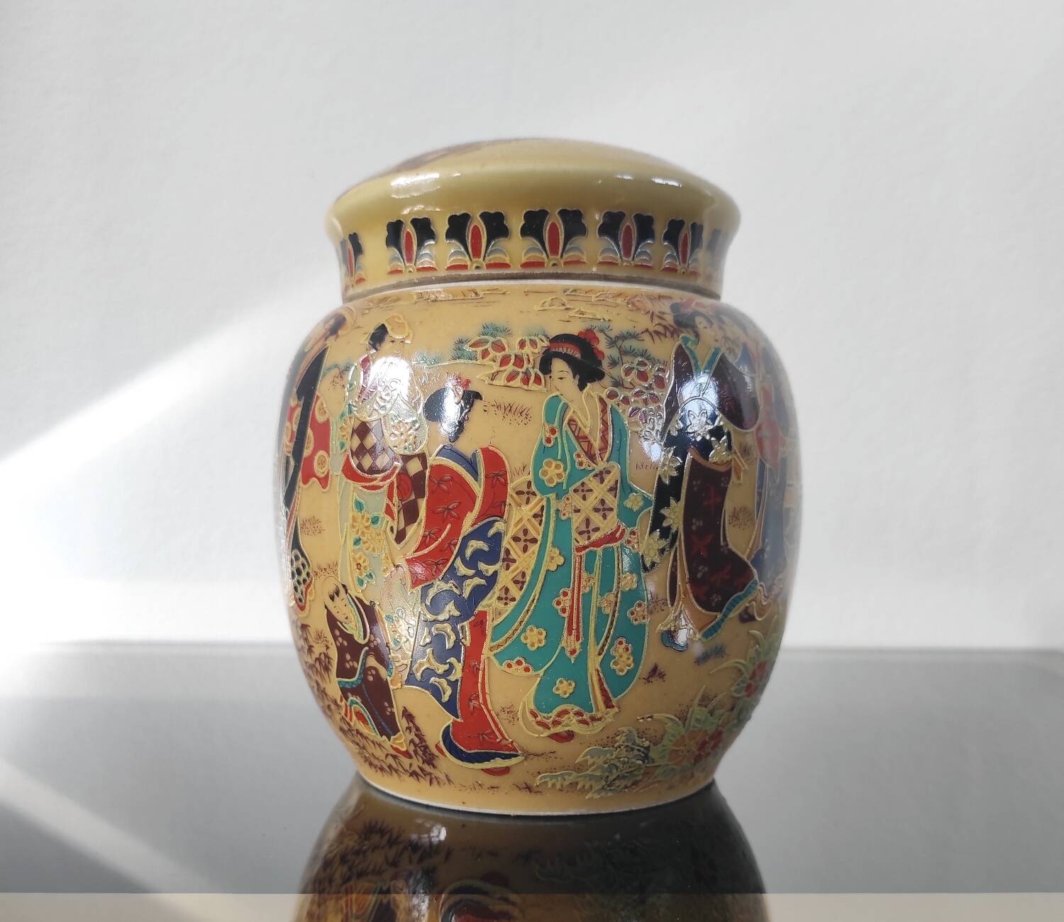Ancien pot à gingembre style Satsuma • Décor Geishas & Dorures