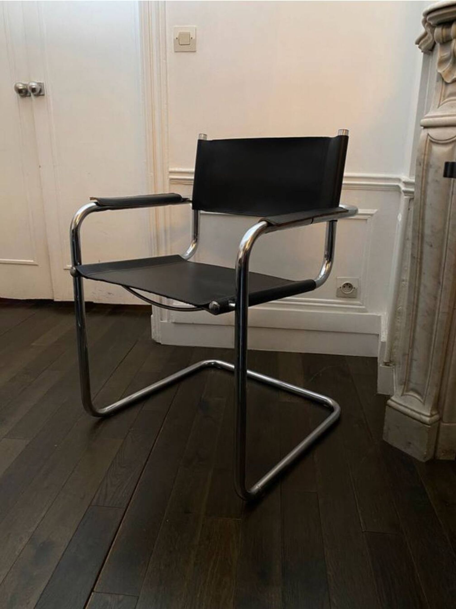 B34 Cantilever chair in Italian leather and chrome-plated steel frame attributed to designer Marcel Breuer