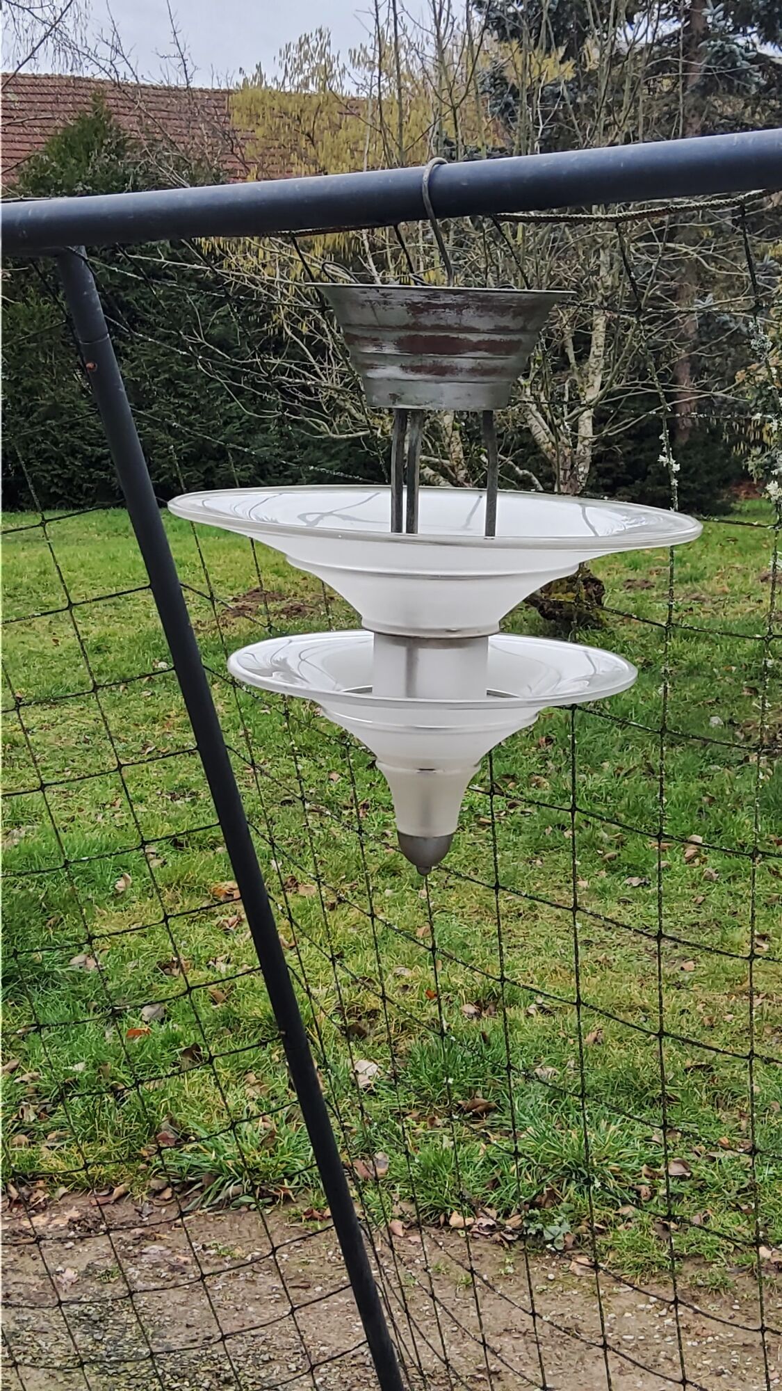 Art Deco chandelier in bronze and silvered brass double sink in opalescent glass