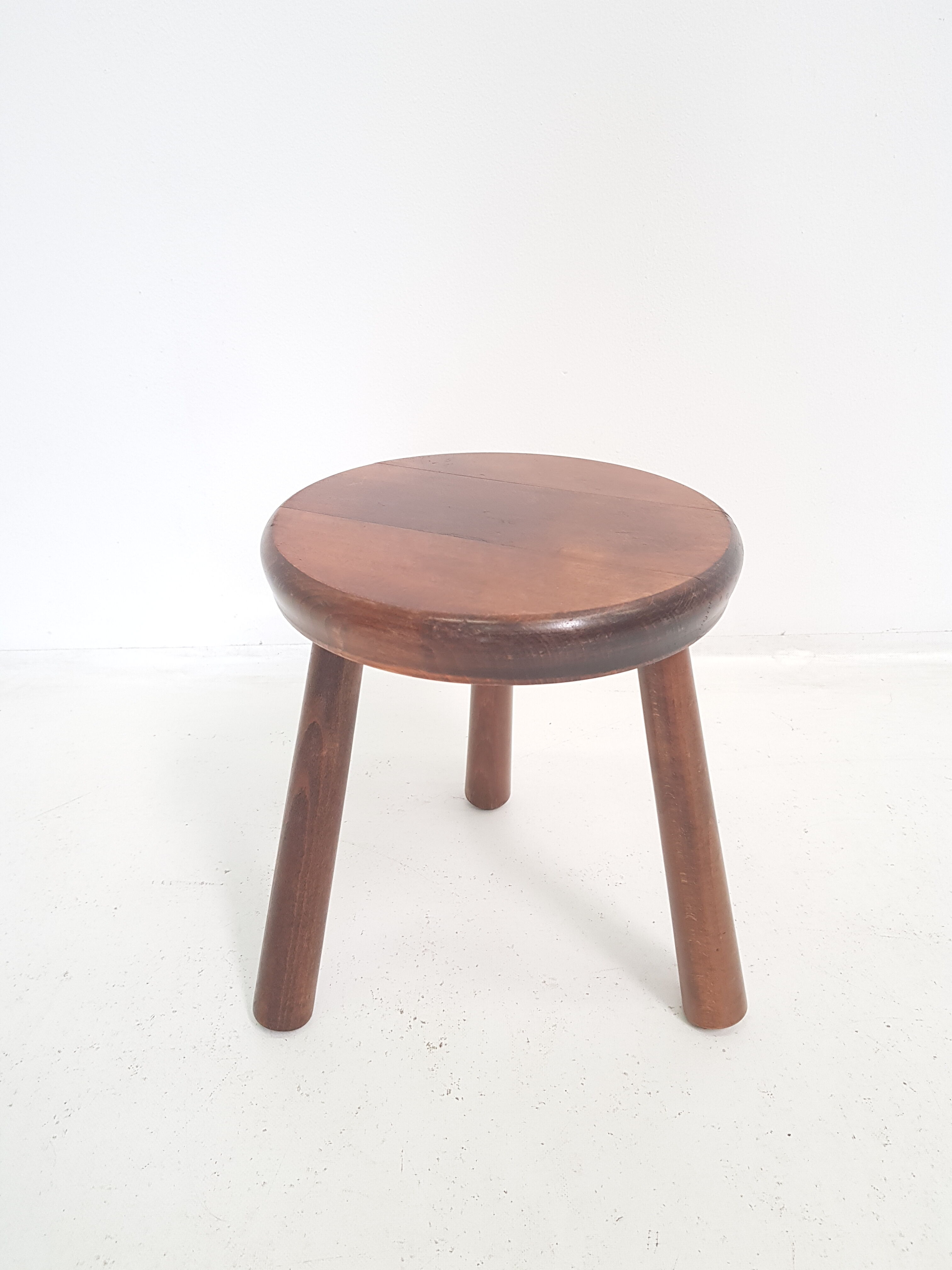 Tripod tab in solid oak