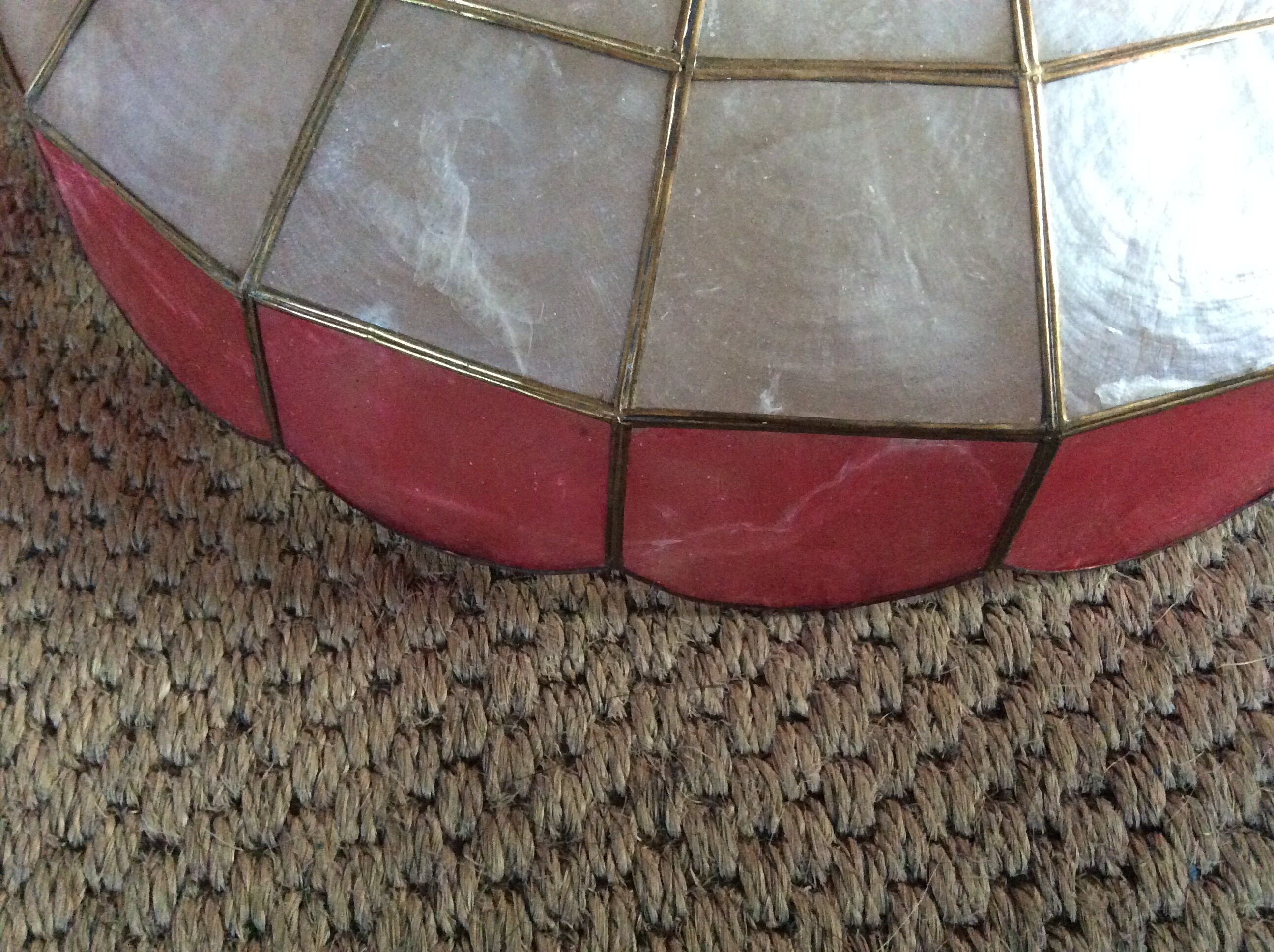 Mother-of-pearl suspension