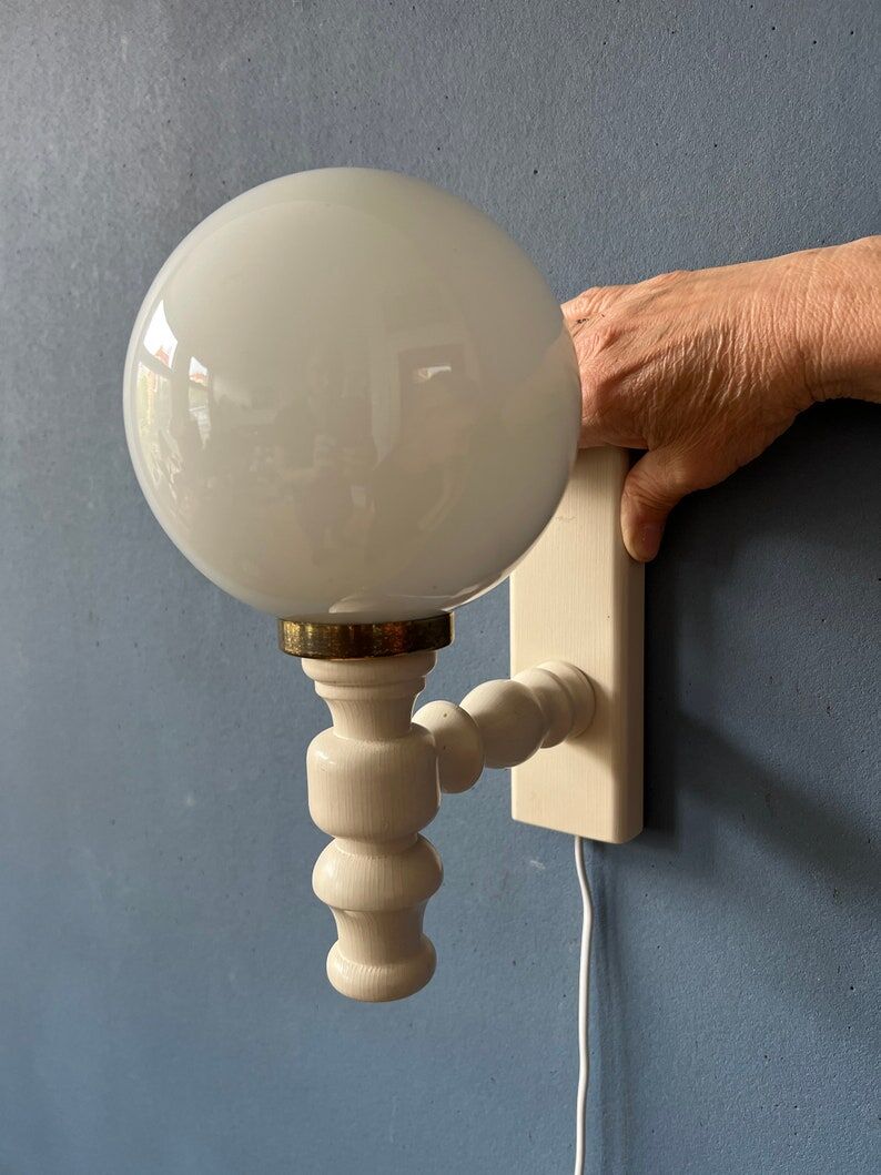 Vintage wall lamp in opaline glass