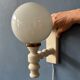 Applique murale vintage en verre opalin