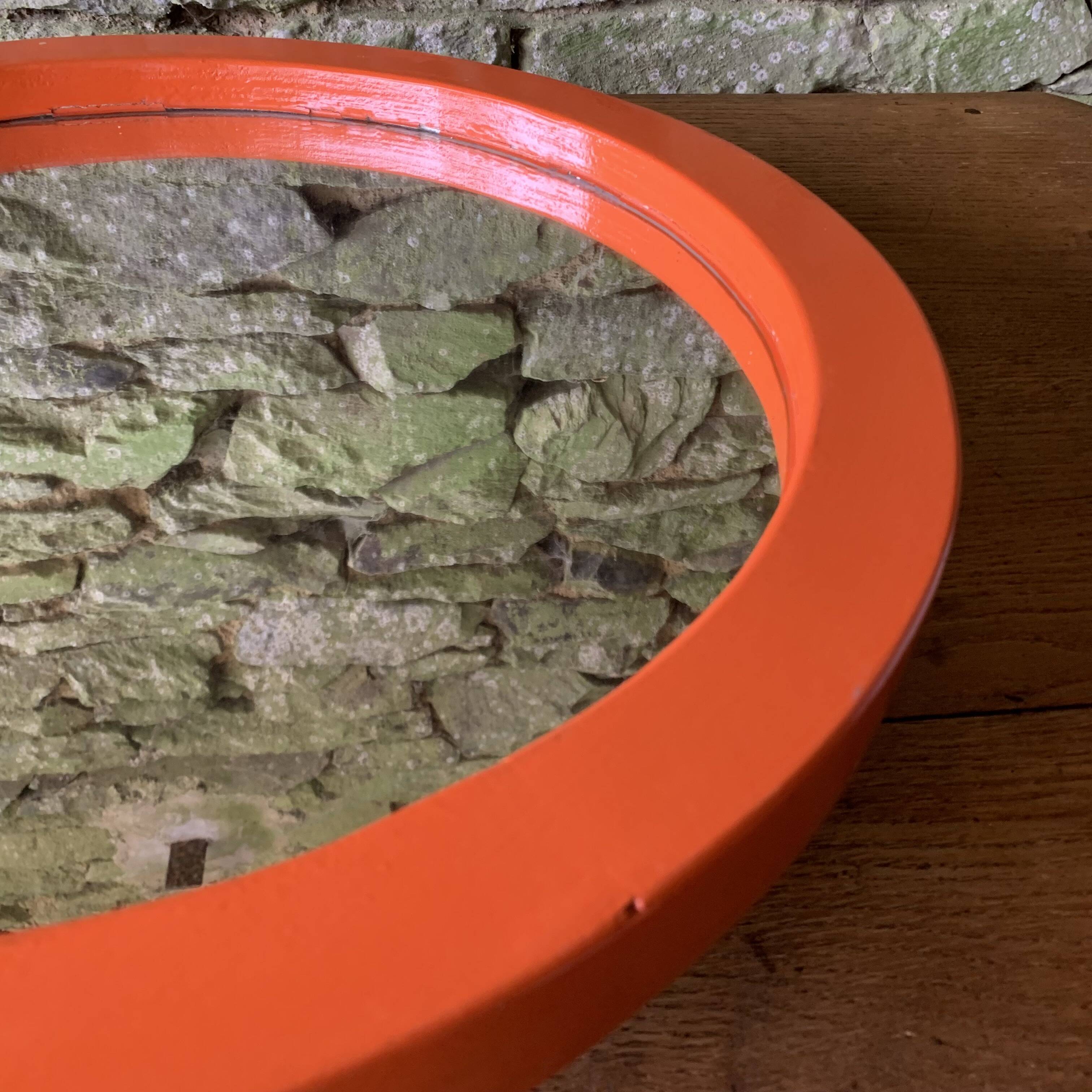 Miroir en bois orange