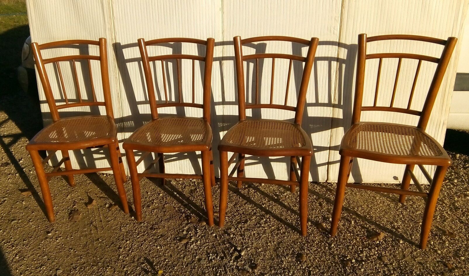 Lot de 4 chaises bois cannées