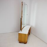 Buffet surmonté d'un miroir triptyque par Jindřich Halabala, Tchécoslovaquie, 1950