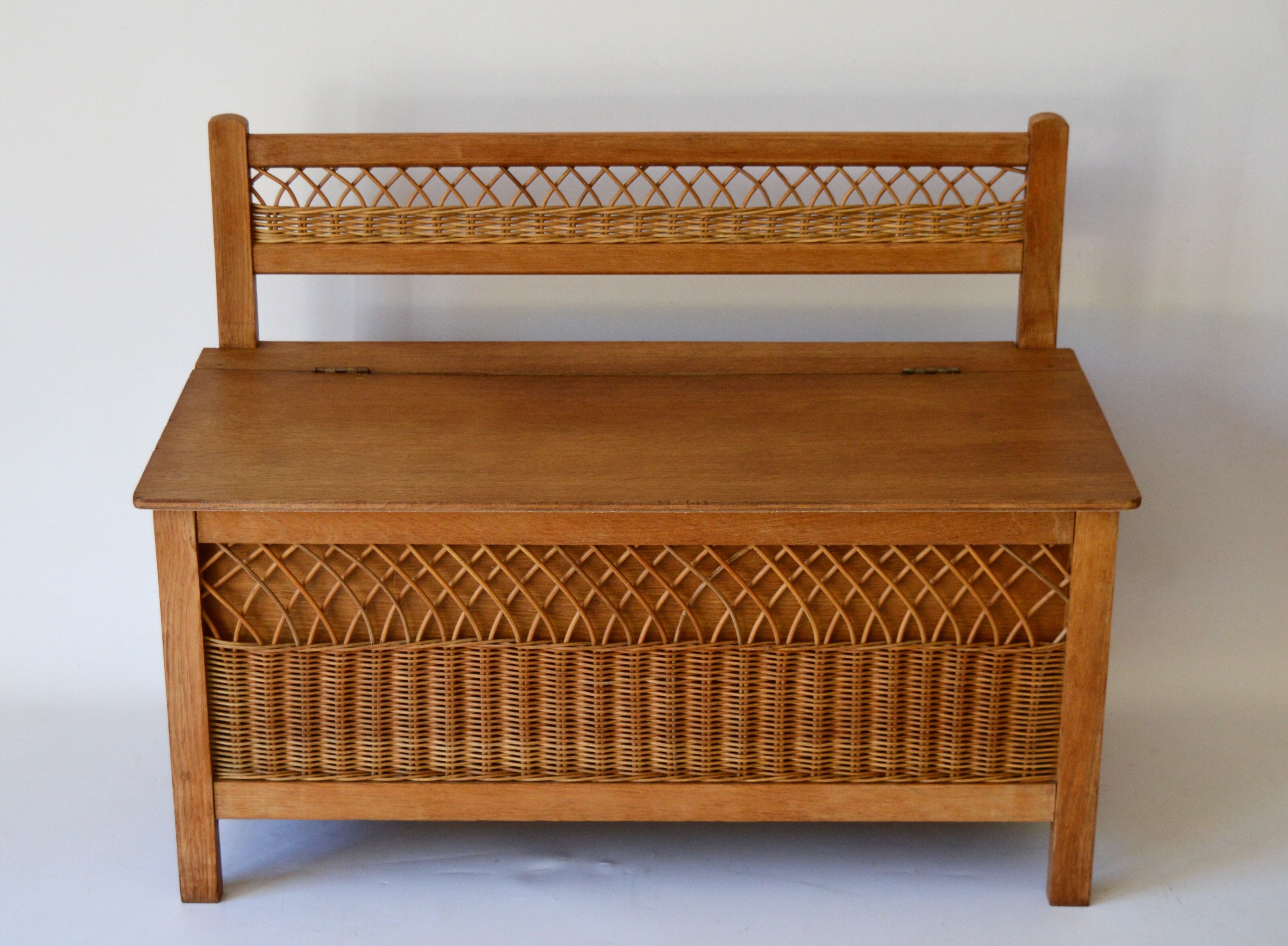 Rattan chest bench