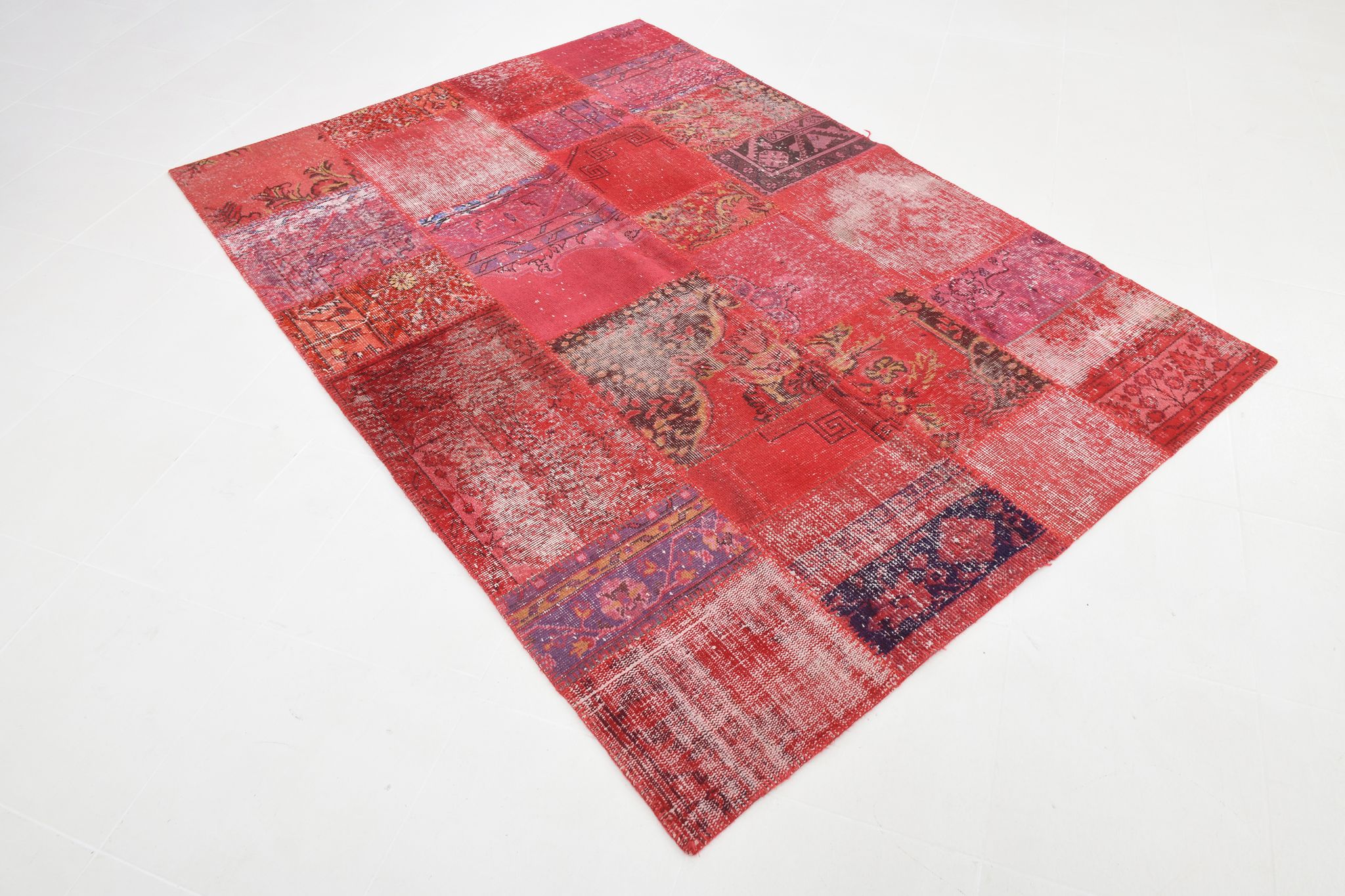 5x8 red tones turkiah rug 169x240cm