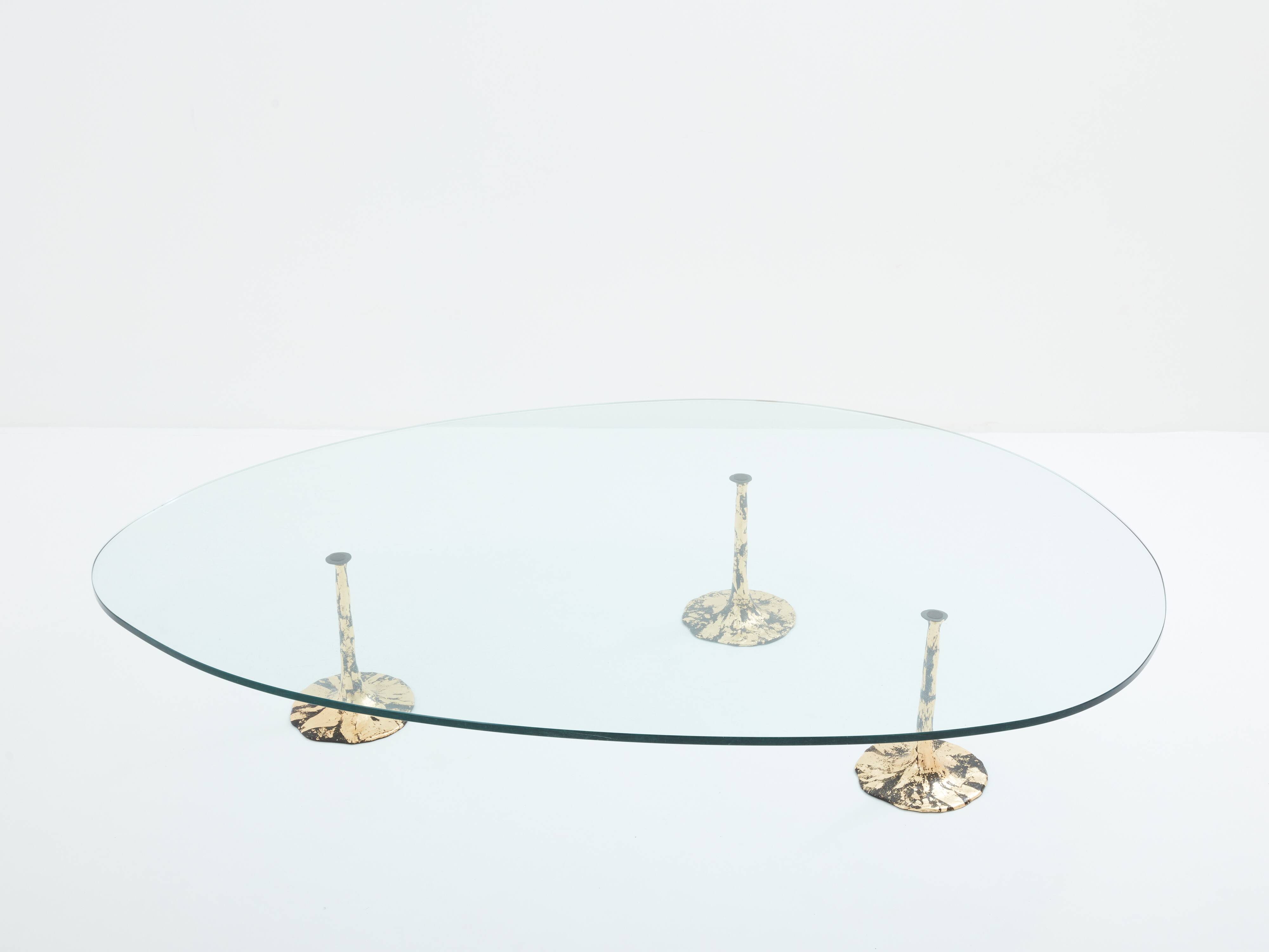 Table basse brutaliste fer forgé doré feuille d’or 1970