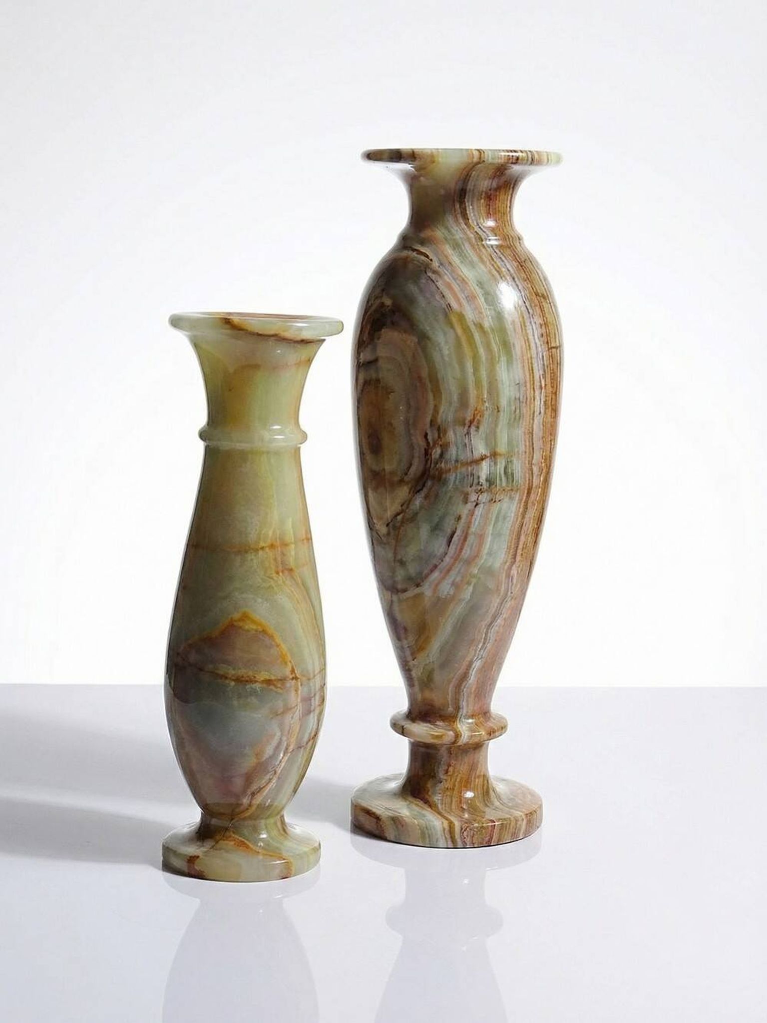 A pair of vintage baluster vases in green striped onyx from Italy, mid-century.