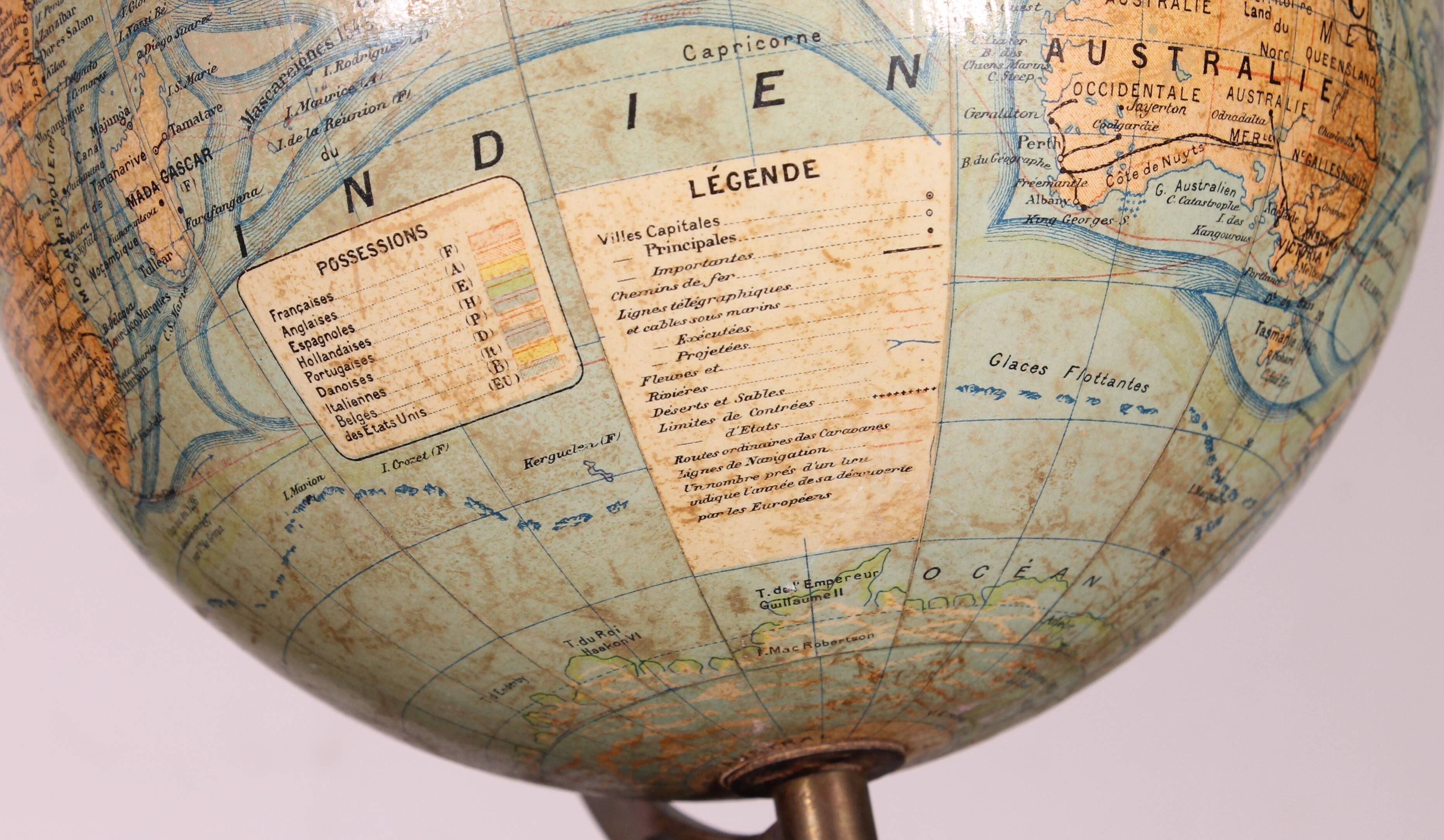 Globe terrestre par J.Forest éditeur Girard & Barrière, début du 20ème s.