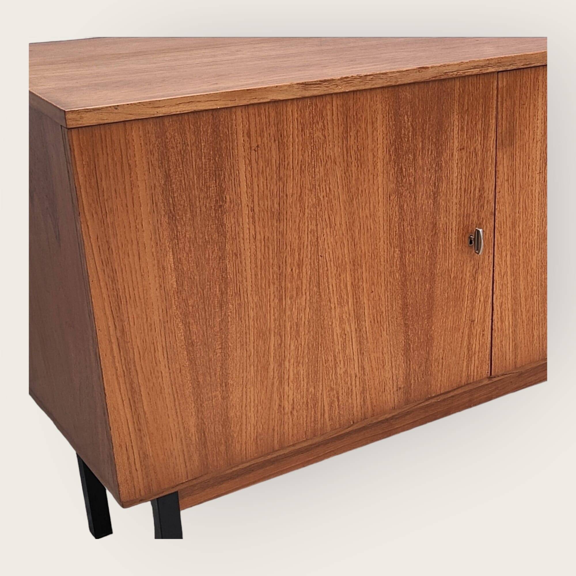 Buffet du milieu du siècle