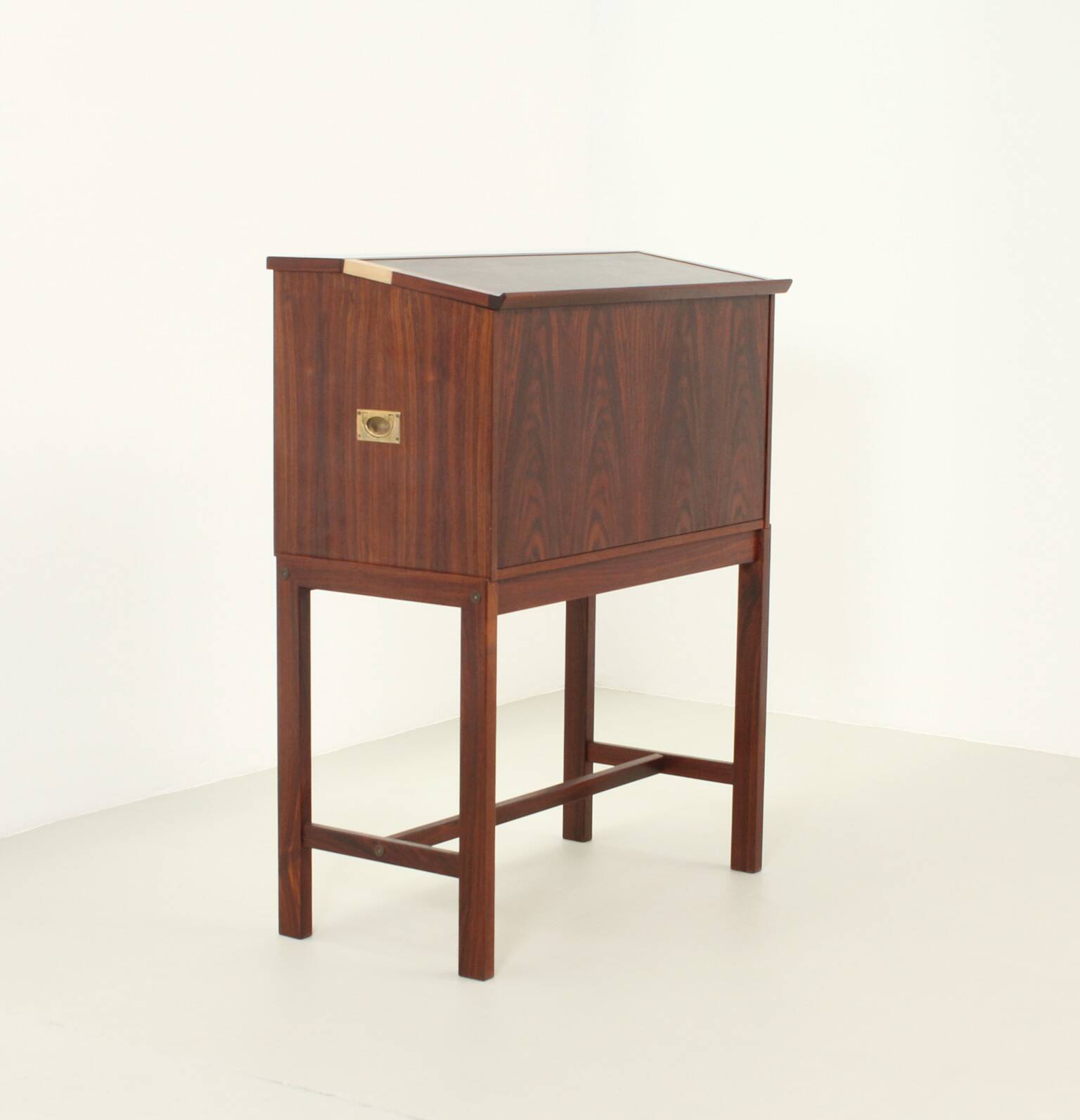 Elegant bar cabinet by Dyrlund, Denmark, 1960s.