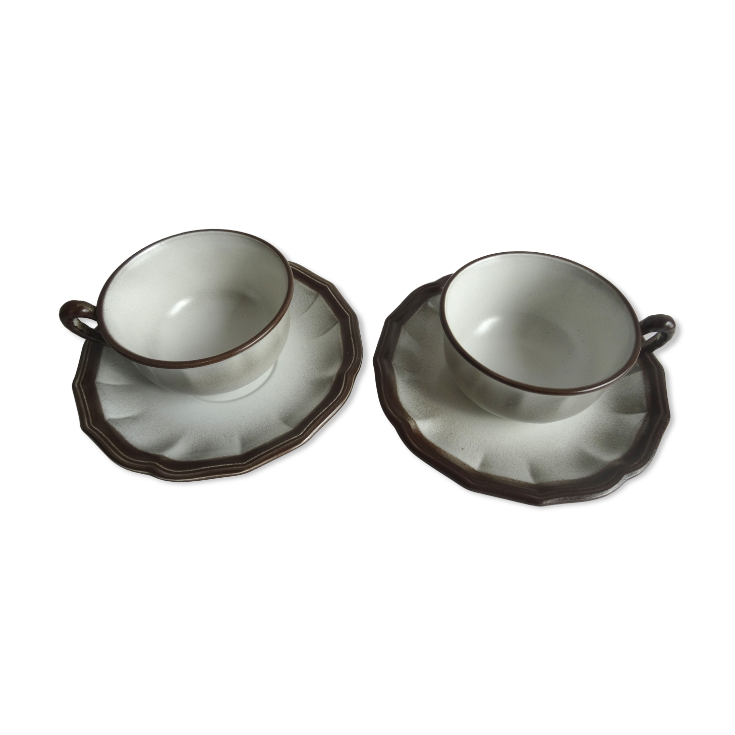 2 salins tea cups