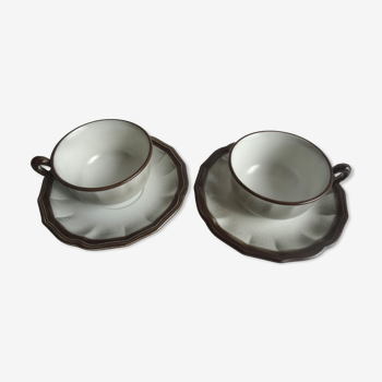 2 salins tea cups