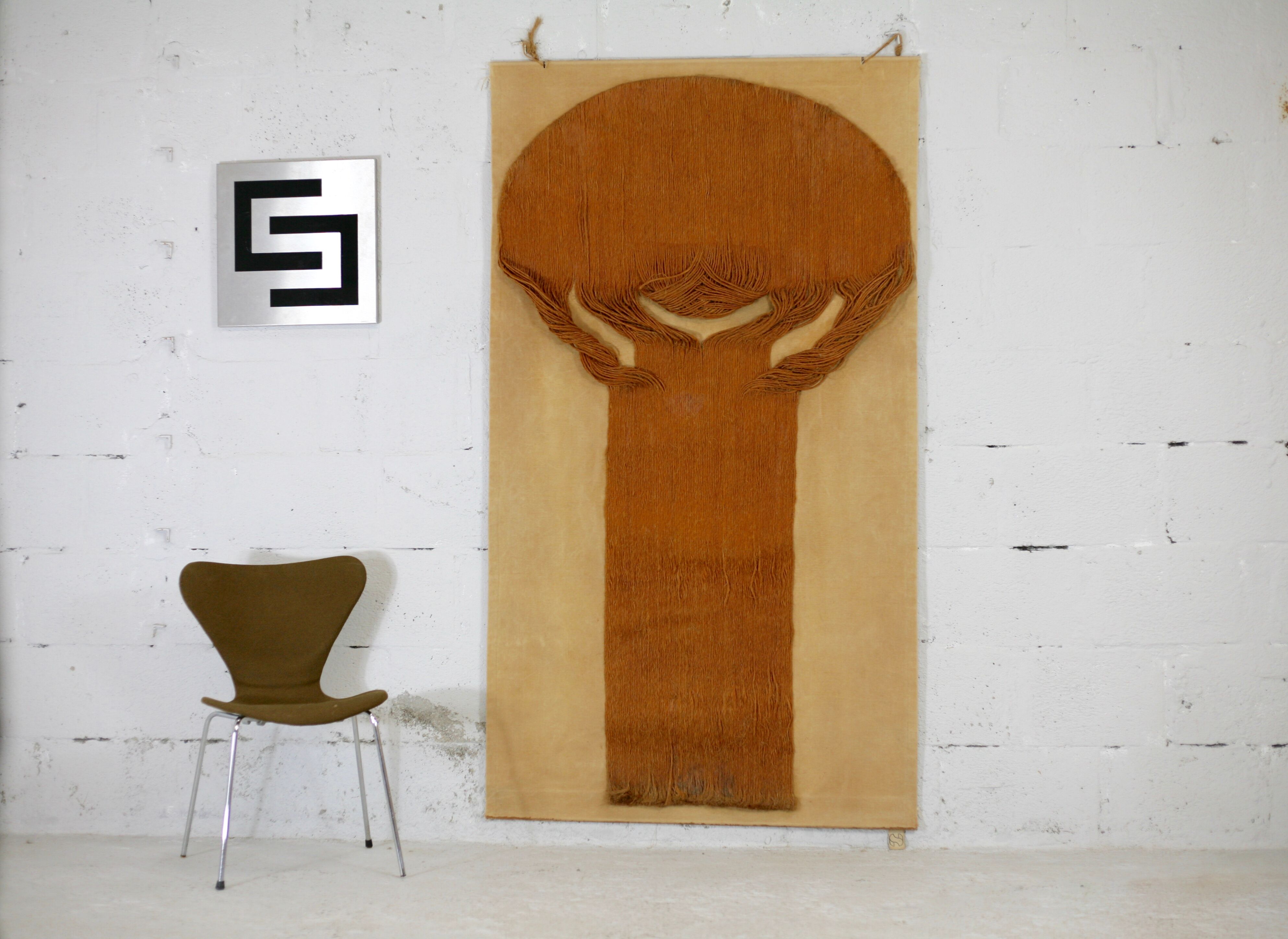 Tapisserie en fibres collées, forme libre, France, circa 1960
