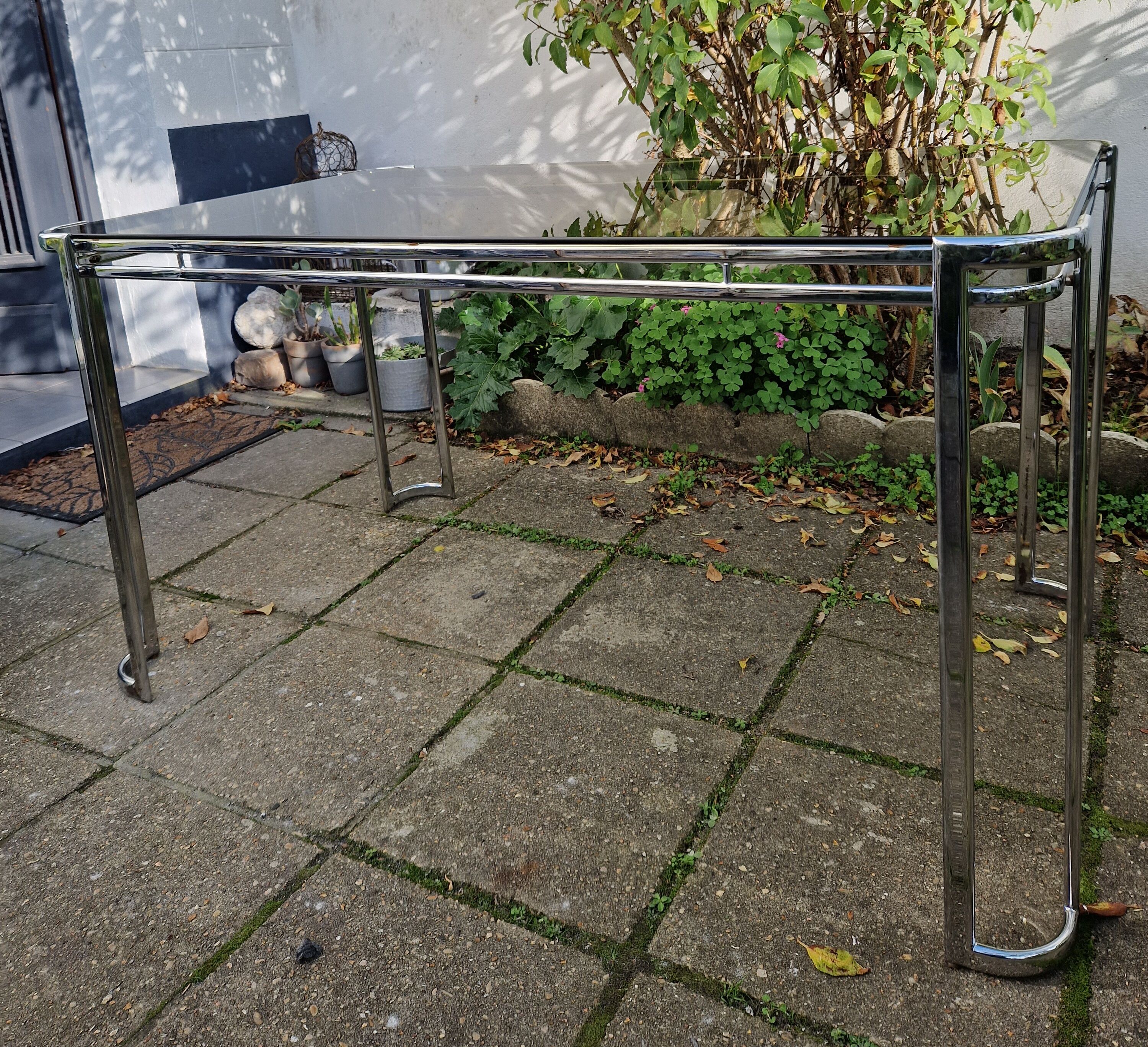 Table en métal chromé 1970 circa