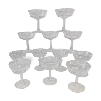 Lot de 12 coupes à champagne en cristal gravées années 60