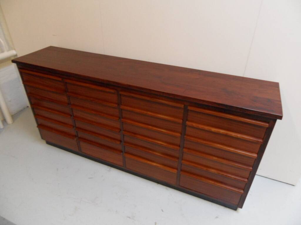 Vitrine vintage en acajou avec tiroirs