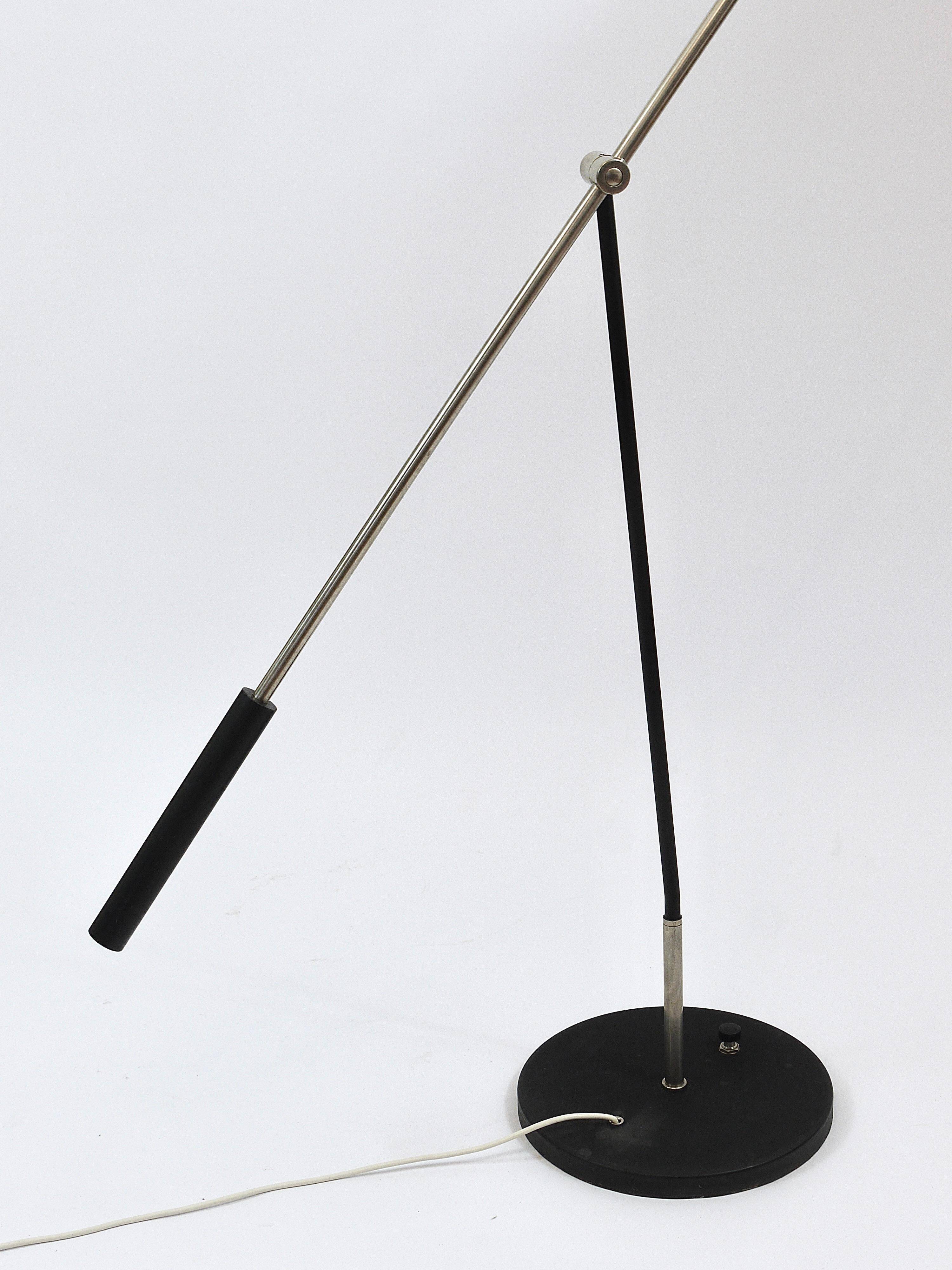 Articulated floor lamp with counterweight mid-century by Rupert Nikoll, nickel, brass.