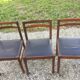 6 chaises vintage scandinave en teck , assises skaï noir en l’état
