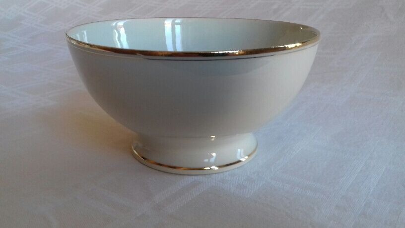 Set of 6 porcelain bowls from the 19th century, off-white.