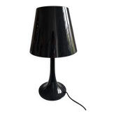 Lampe à poser Miss K éditée par Flos, dessinée par Philippe Starck en