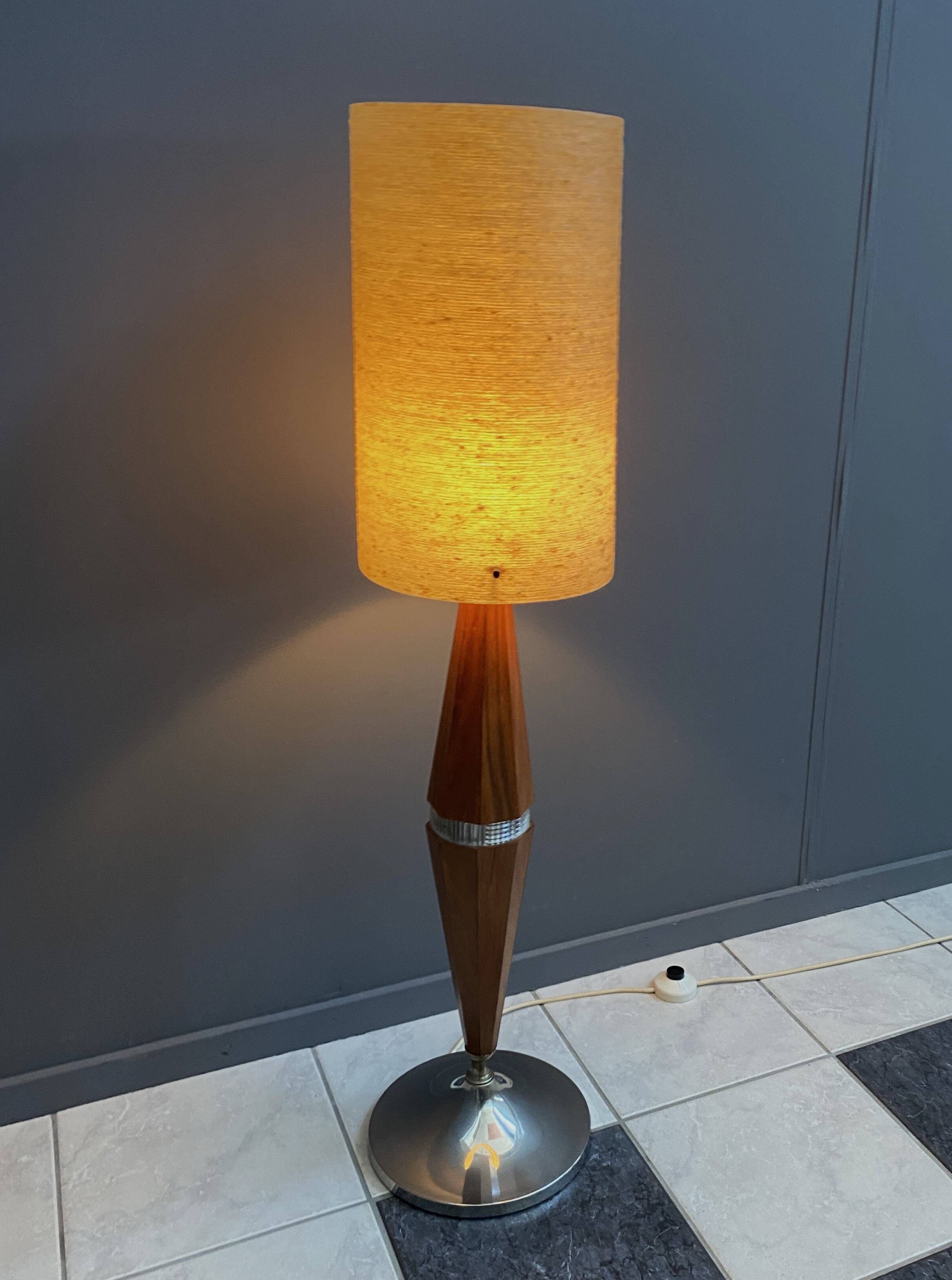 Rare Wood floor lamp with contra diabolo base 1960s
